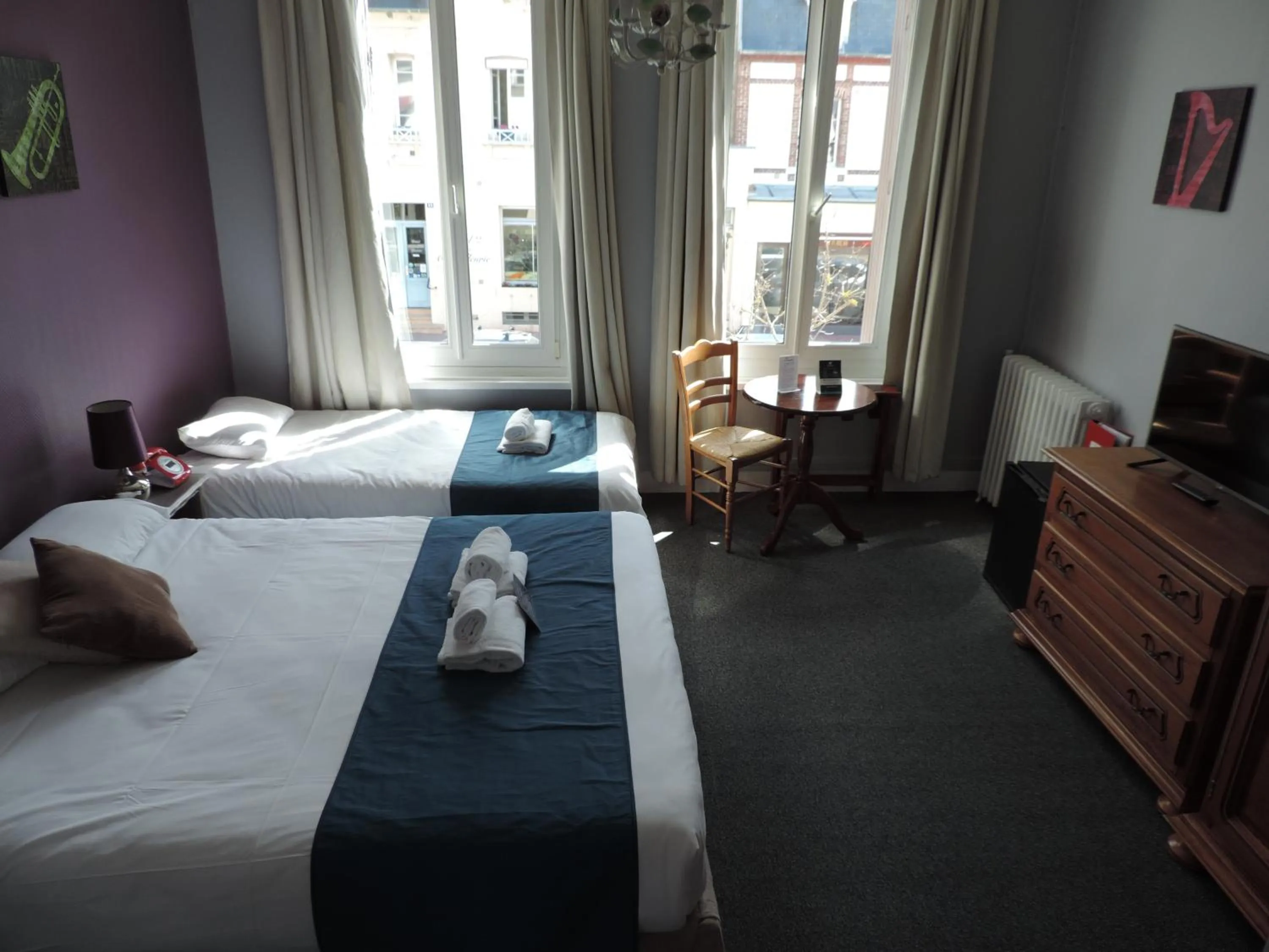 Photo of the whole room, Bed in Hôtel Le Chantilly