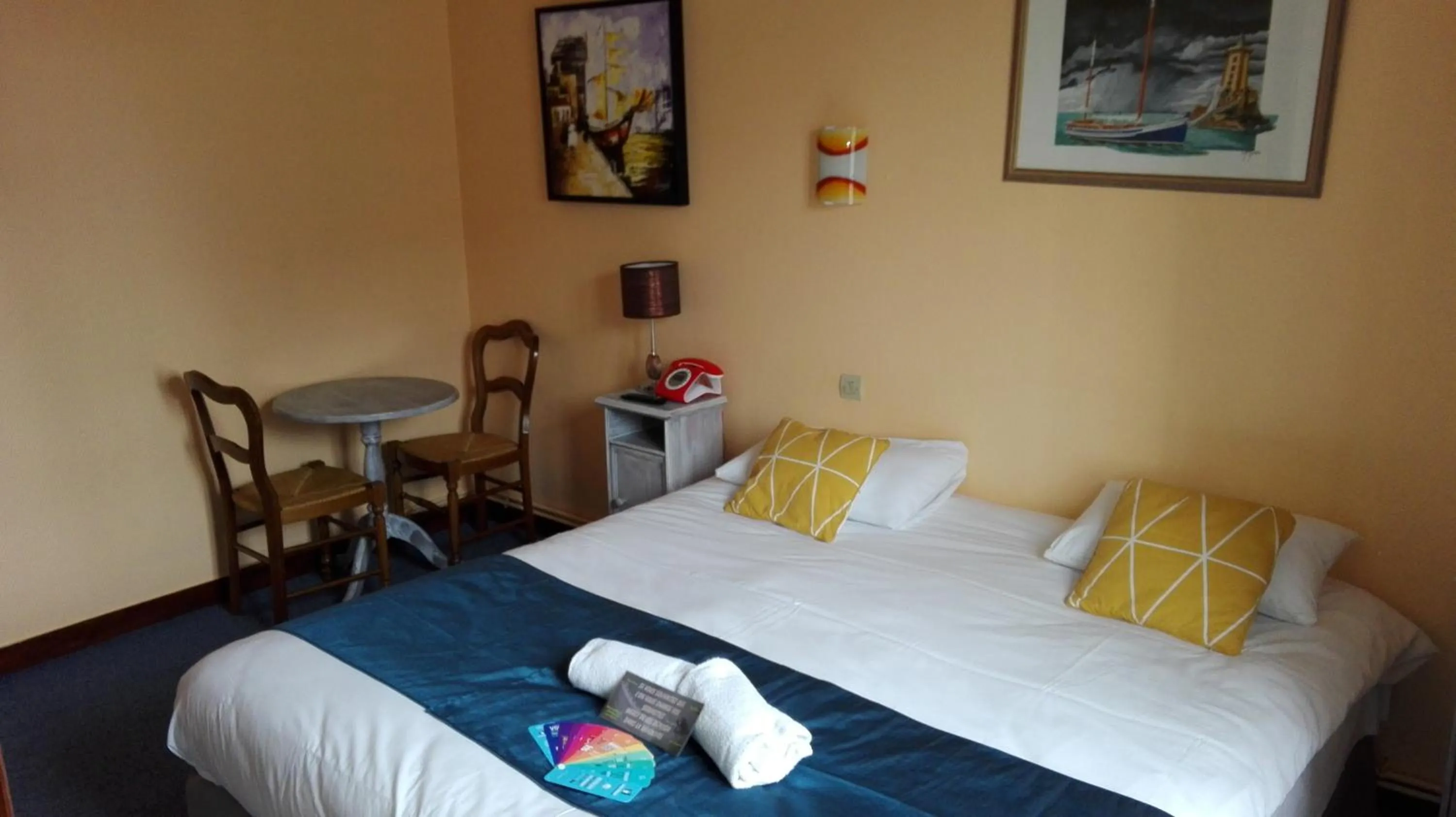 Photo of the whole room, Bed in Hôtel Le Chantilly