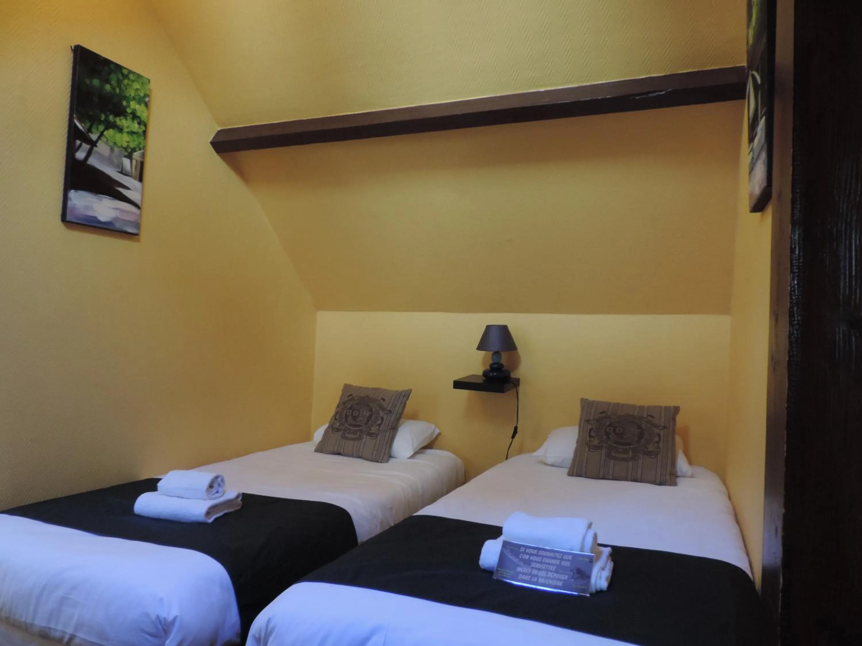 Bed in Hôtel Le Chantilly