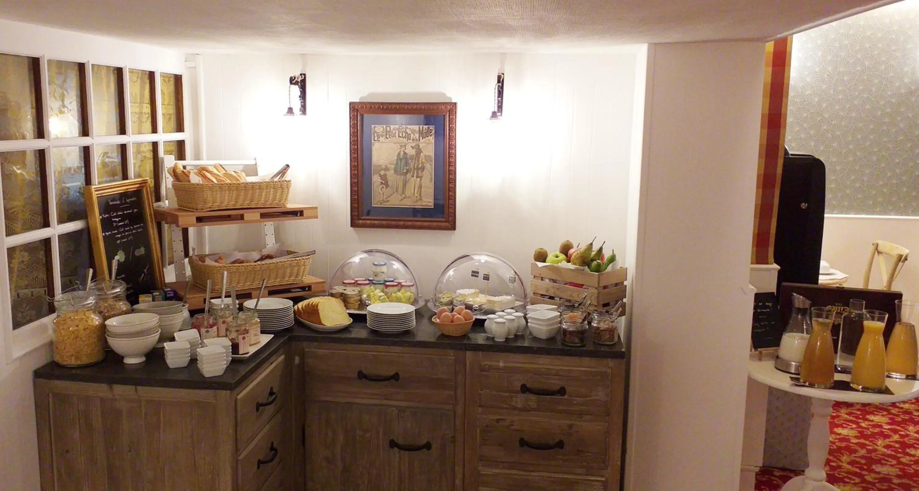 Buffet breakfast in Hôtel Le Chantilly