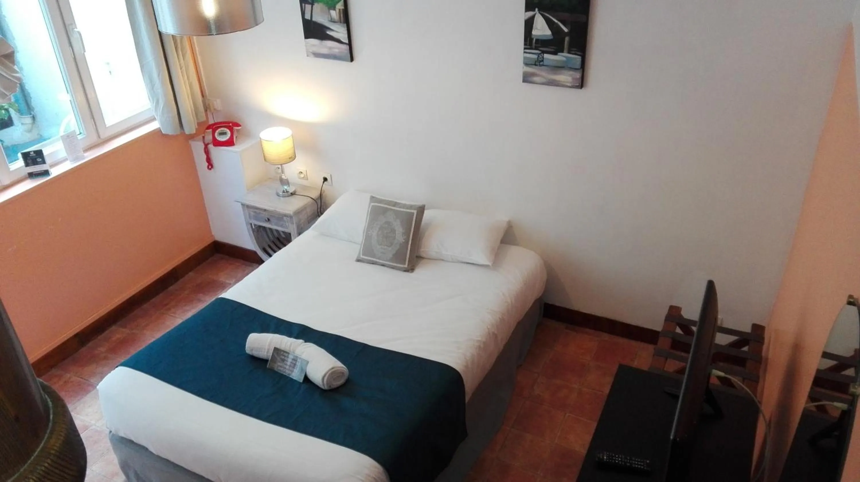 Photo of the whole room, Bed in Hôtel Le Chantilly