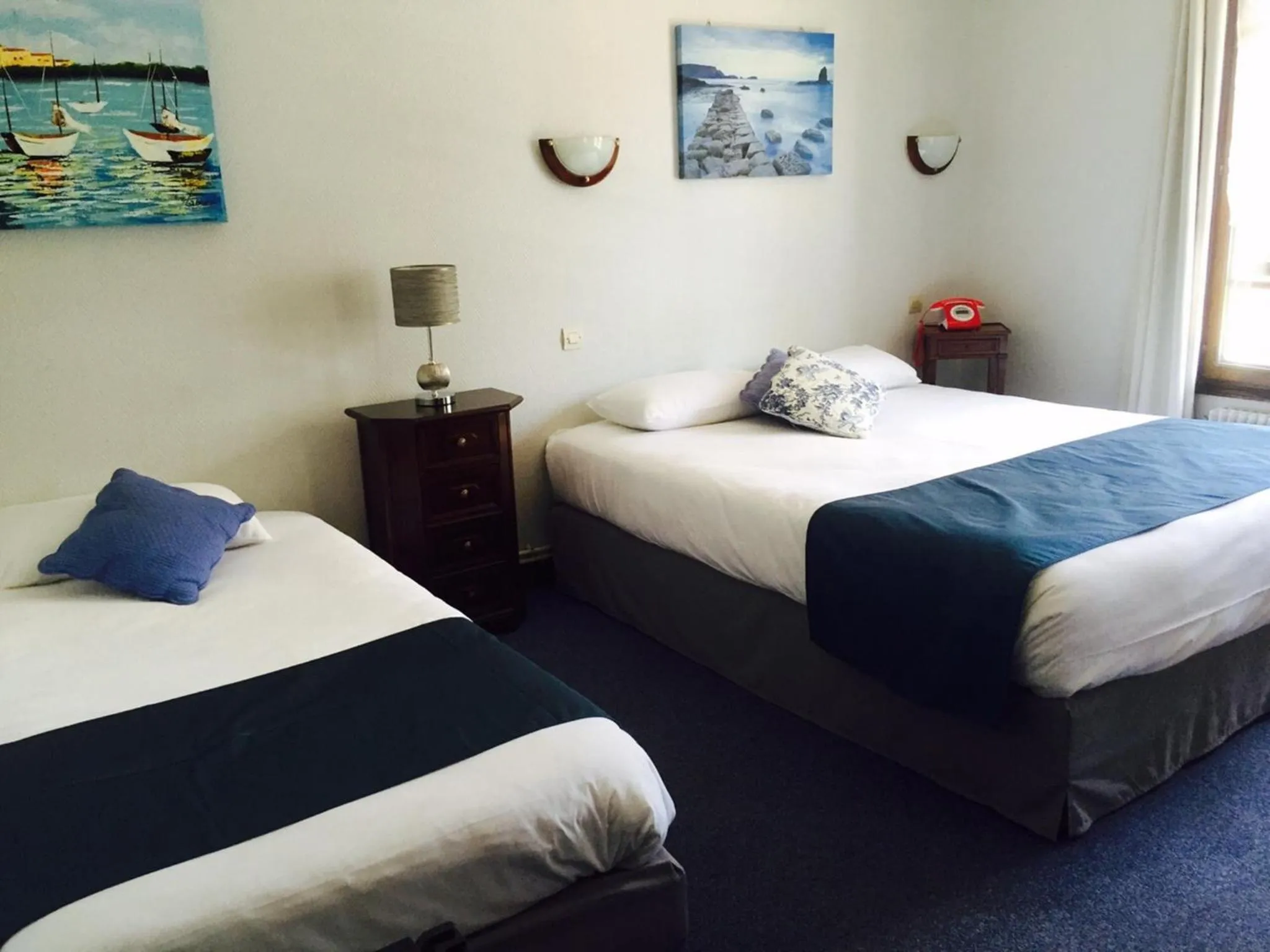 Photo of the whole room, Bed in Hôtel Le Chantilly