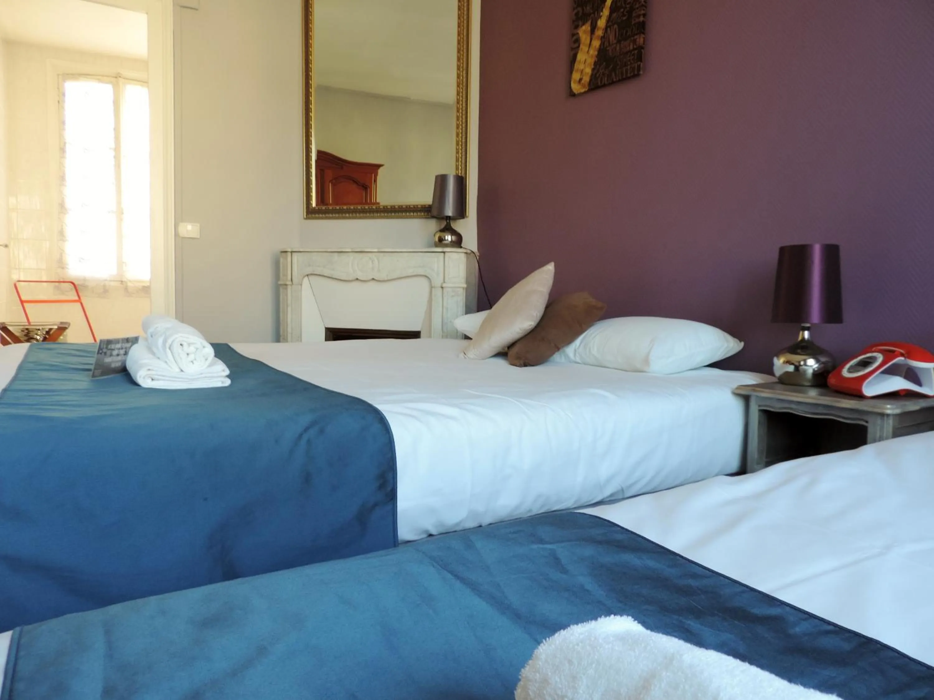 Bedroom, Bed in Hôtel Le Chantilly