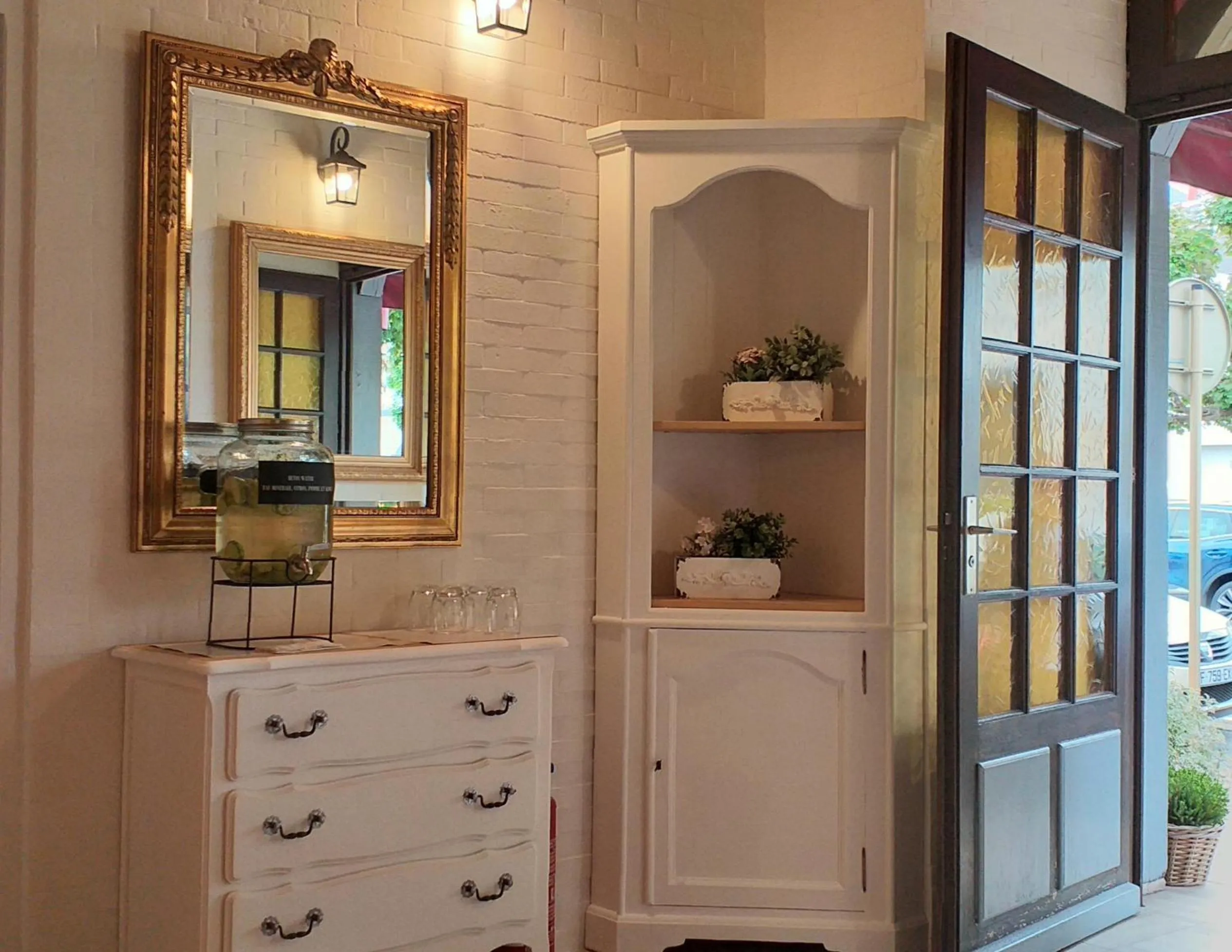 Decorative detail in Hôtel Le Chantilly