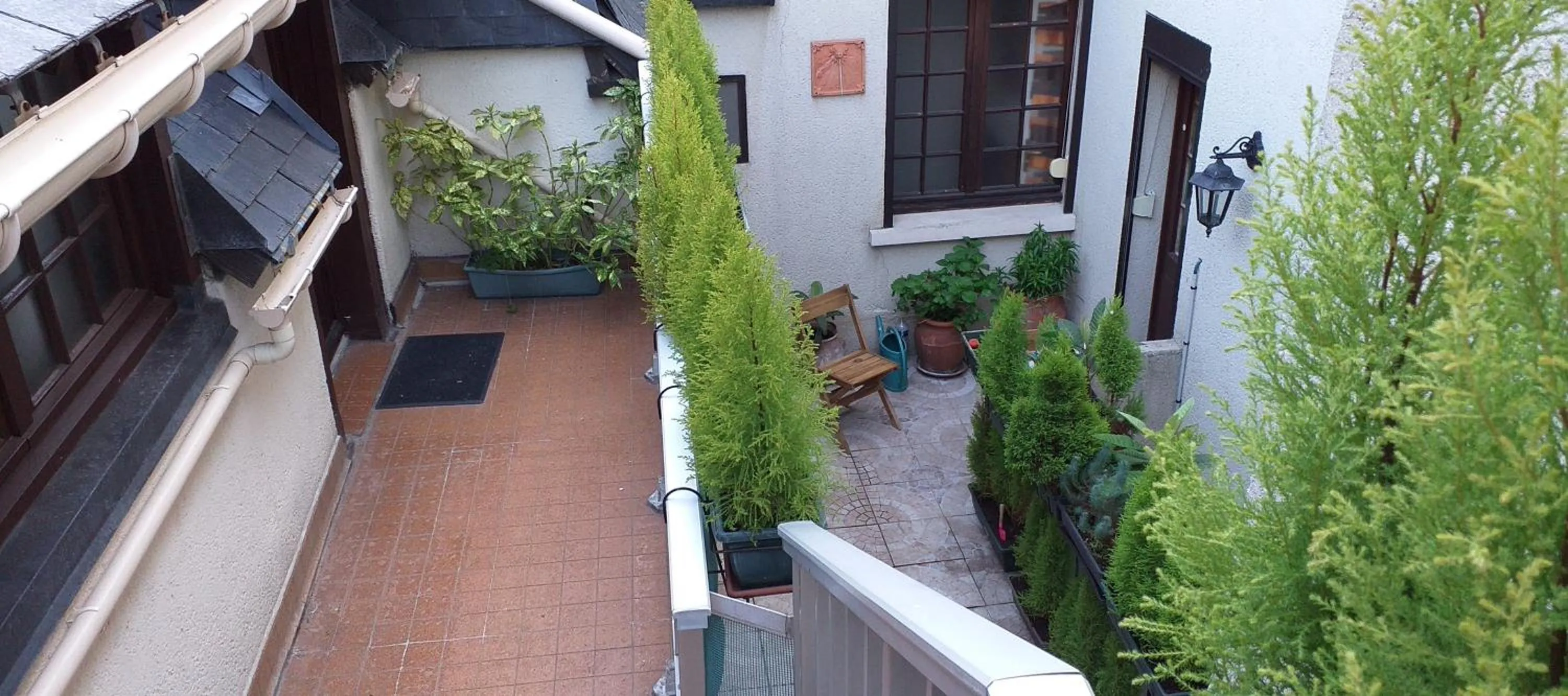 Property building in Hôtel Le Chantilly