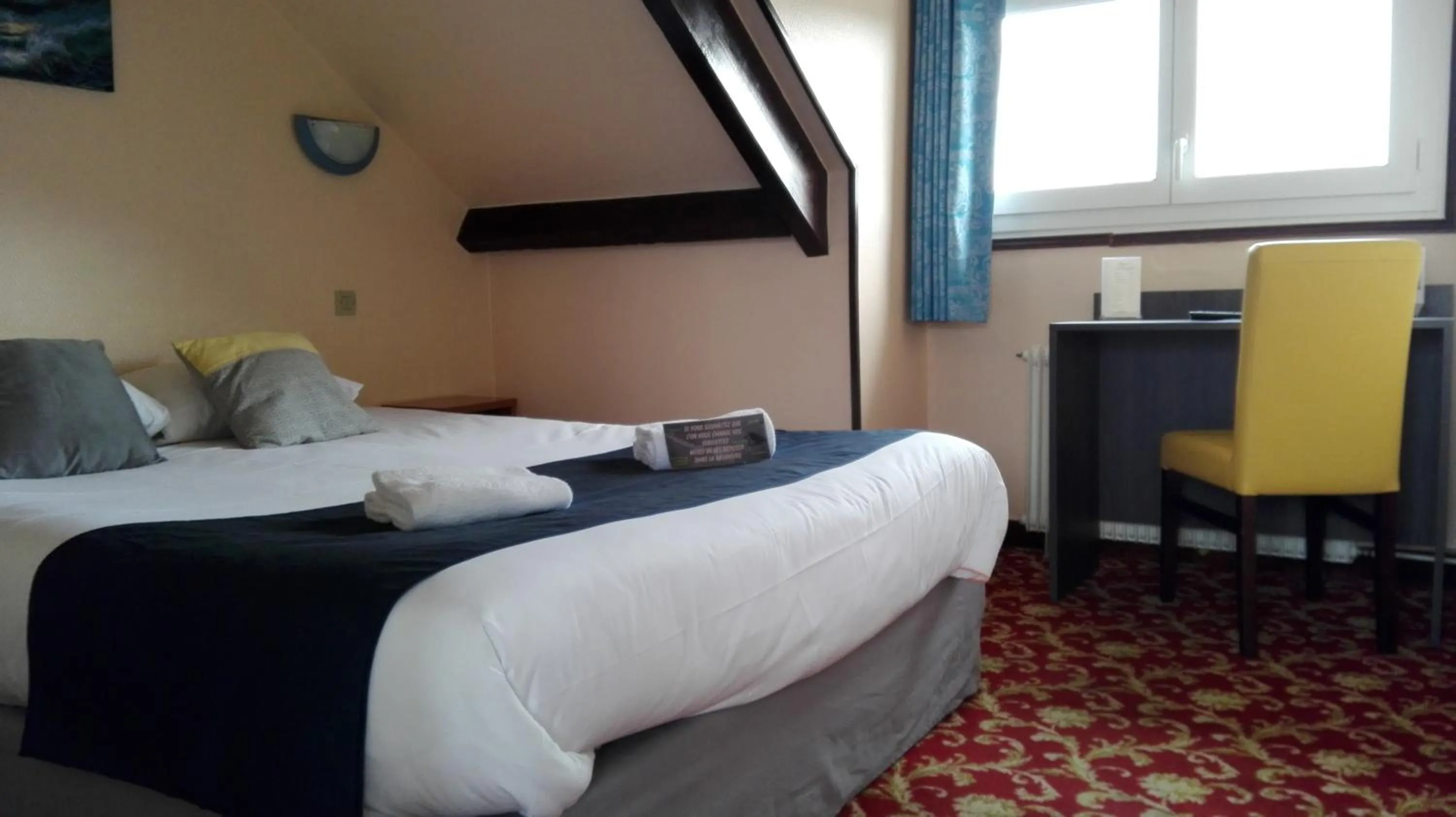 Photo of the whole room, Bed in Hôtel Le Chantilly