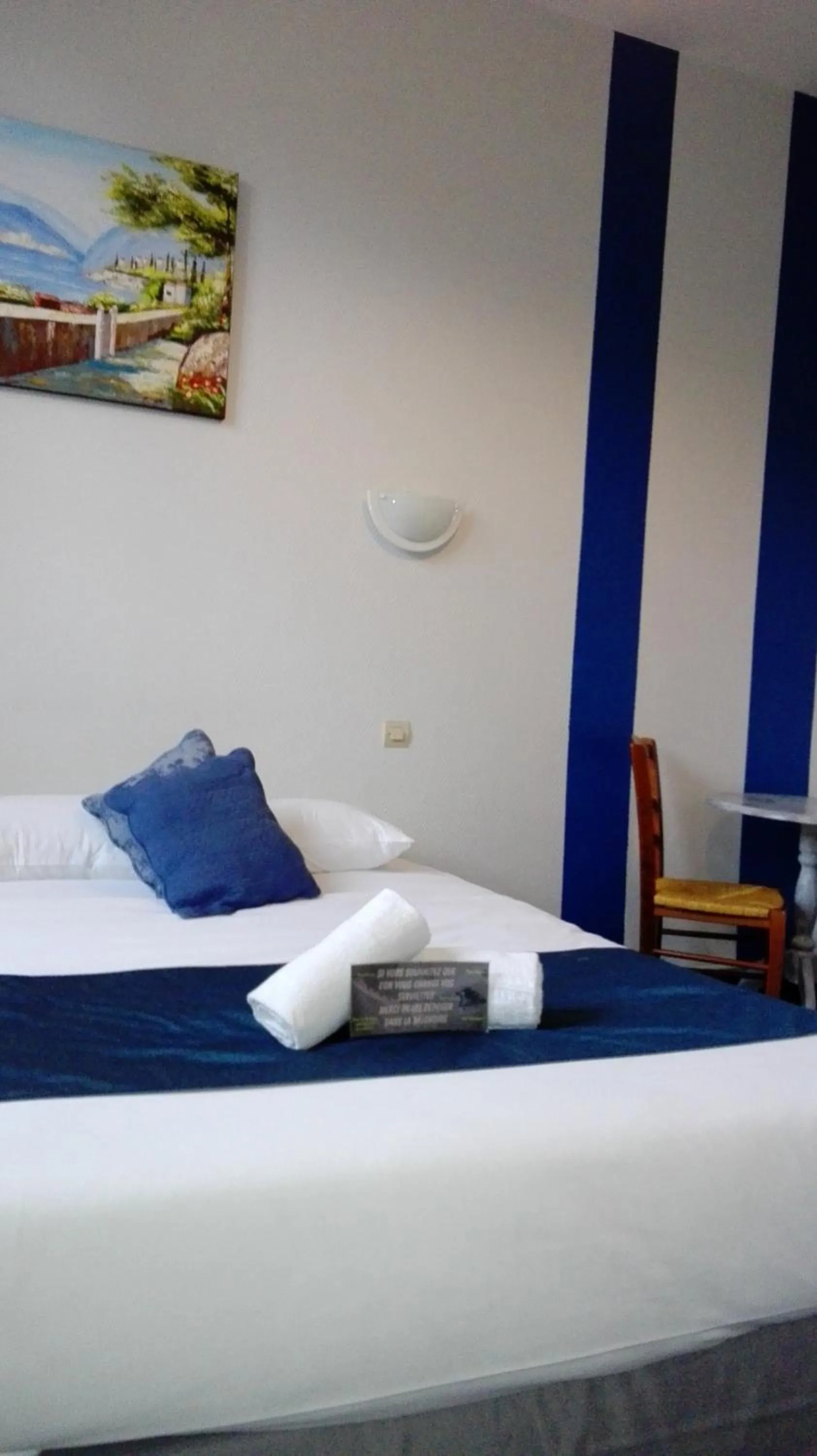 Bed in Hôtel Le Chantilly