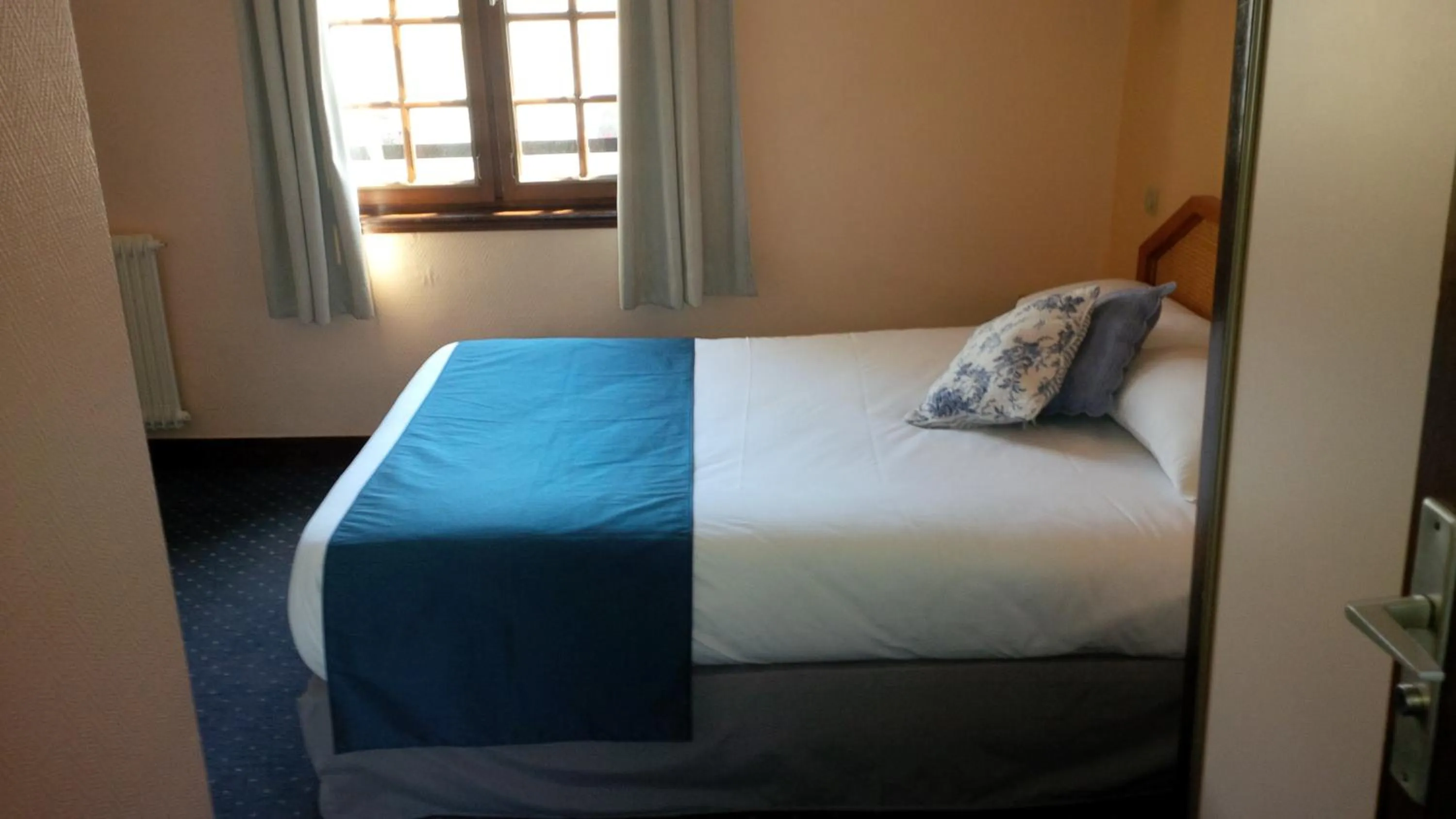 Photo of the whole room, Bed in Hôtel Le Chantilly