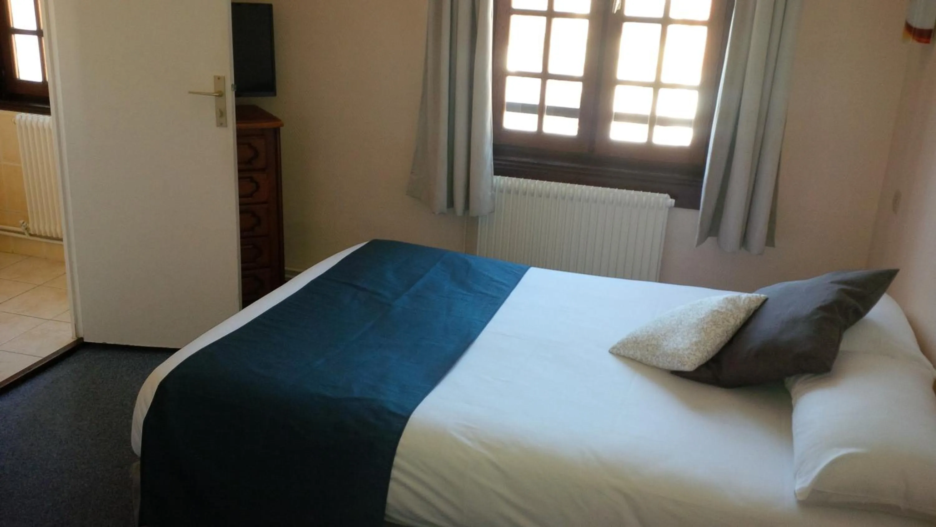 Photo of the whole room, Bed in Hôtel Le Chantilly