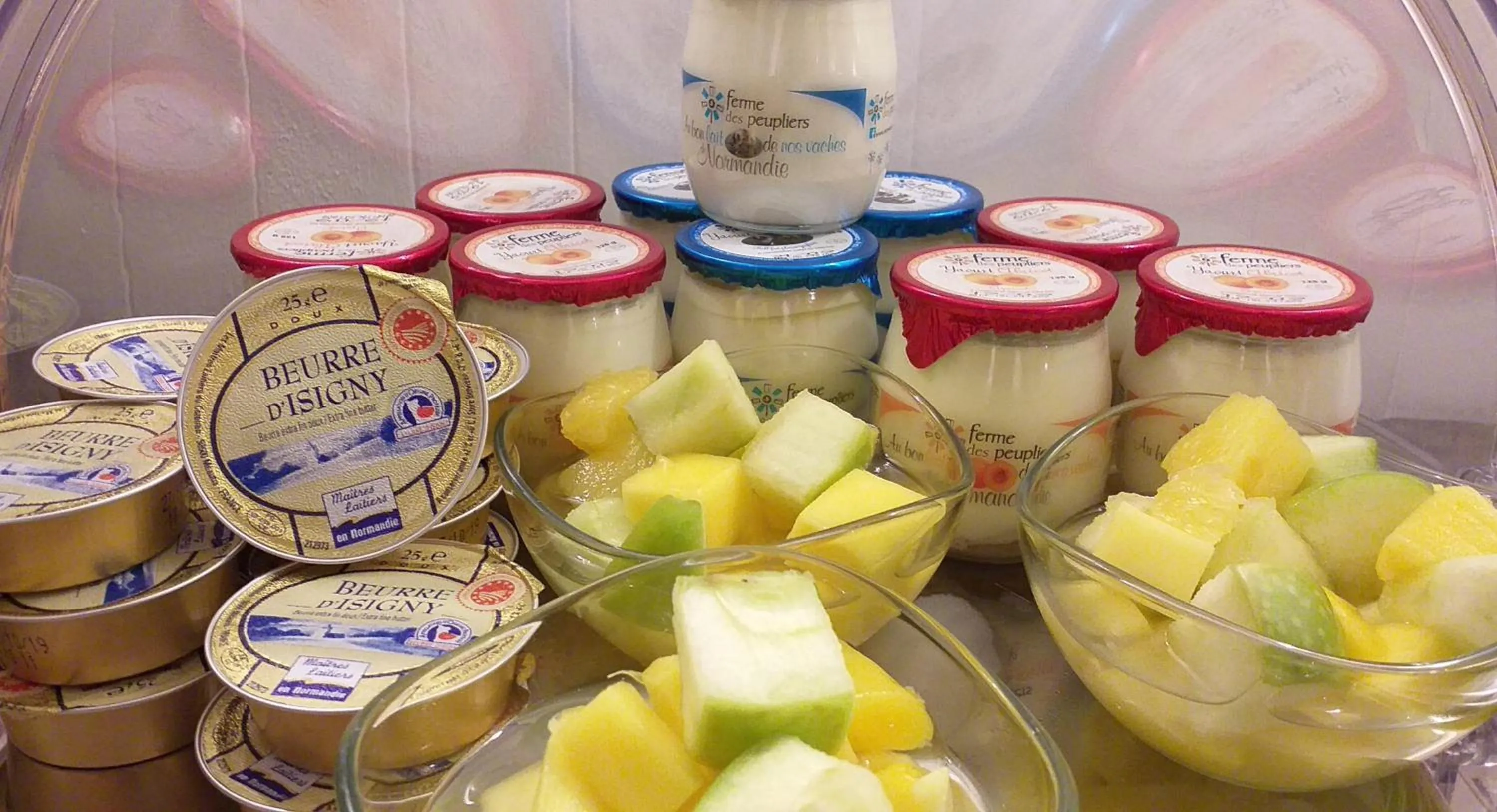 Buffet breakfast in Hôtel Le Chantilly