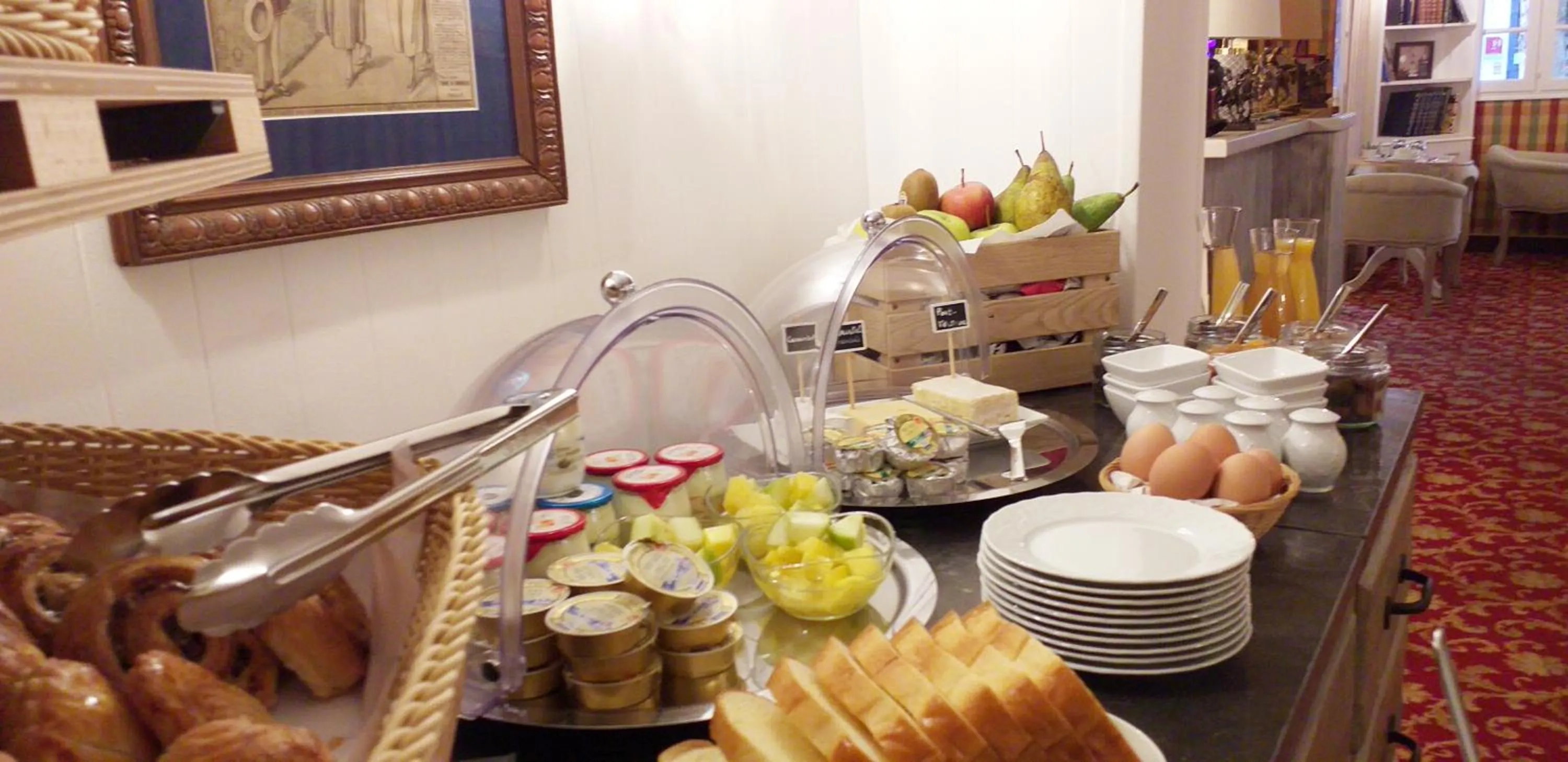 Buffet breakfast in Hôtel Le Chantilly