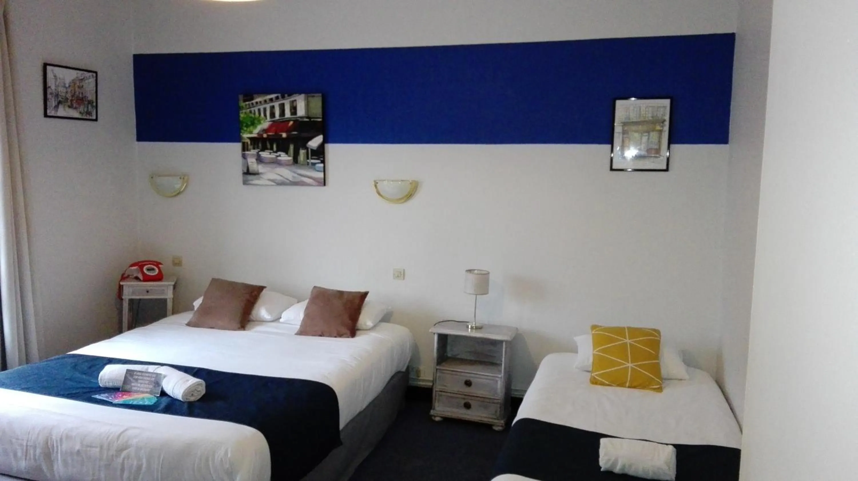 Photo of the whole room, Bed in Hôtel Le Chantilly