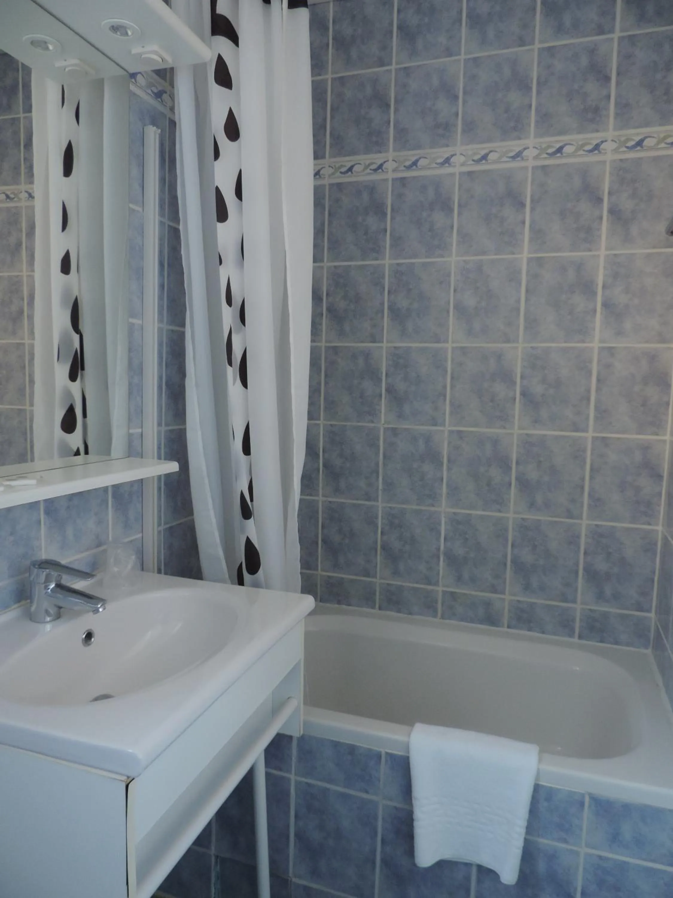 Bathroom in Hôtel Le Chantilly