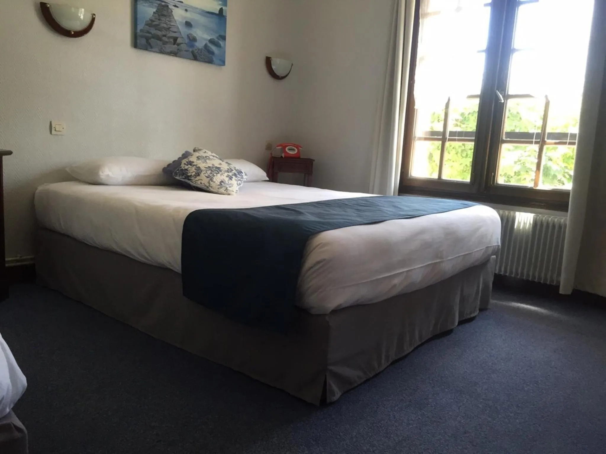 Photo of the whole room, Bed in Hôtel Le Chantilly