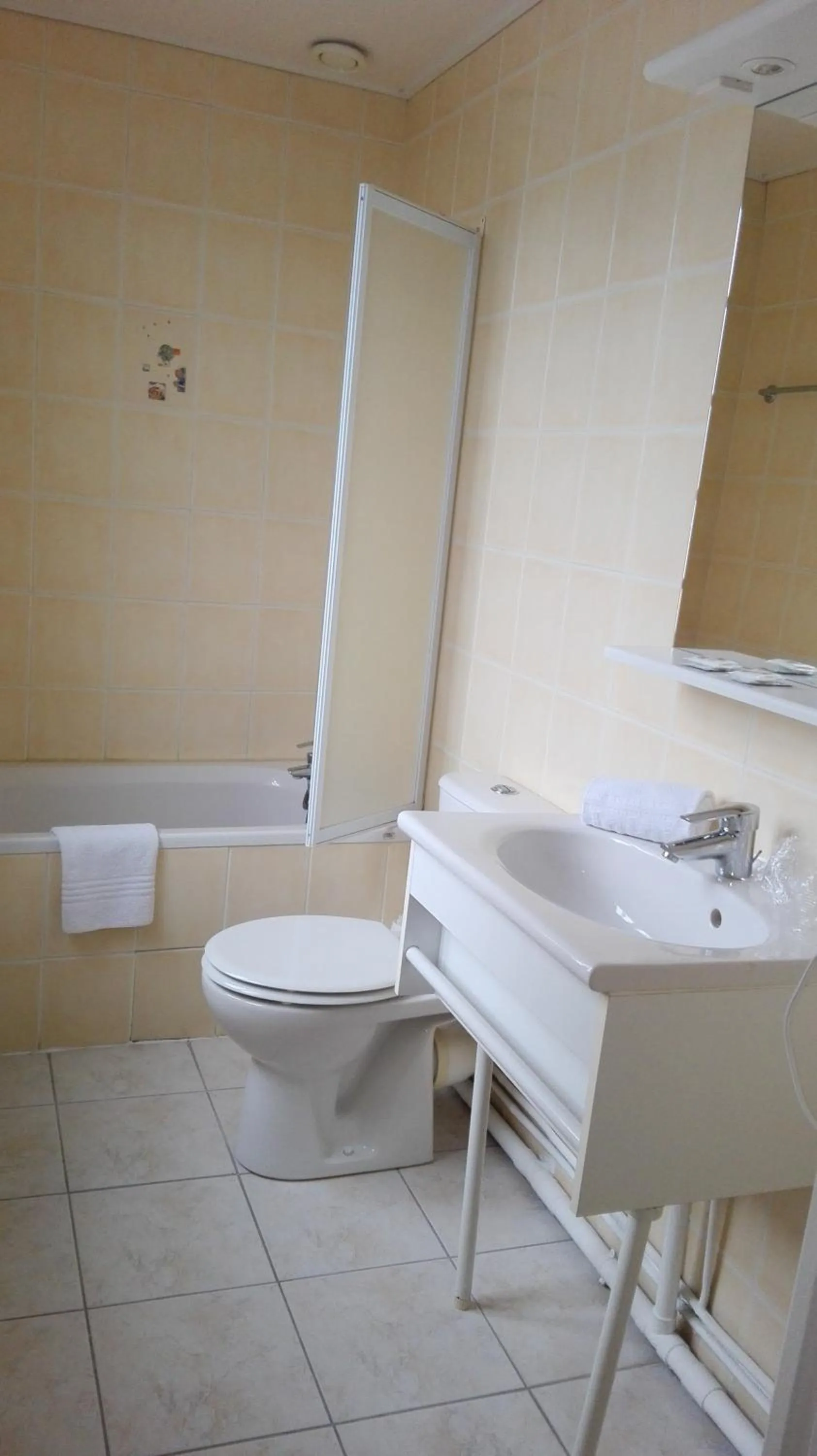 Bathroom in Hôtel Le Chantilly