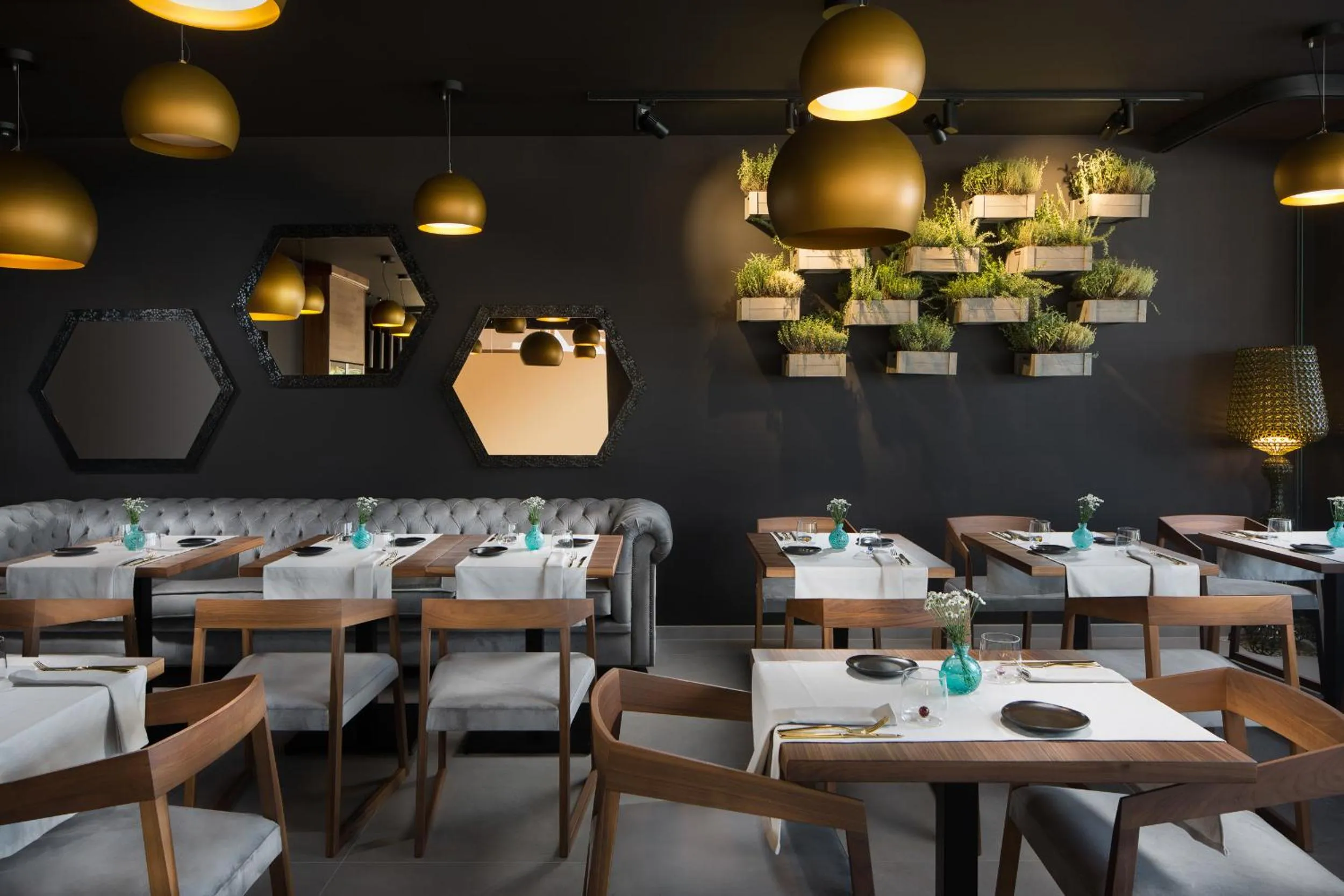 Restaurant/places to eat in Hotel Delfin