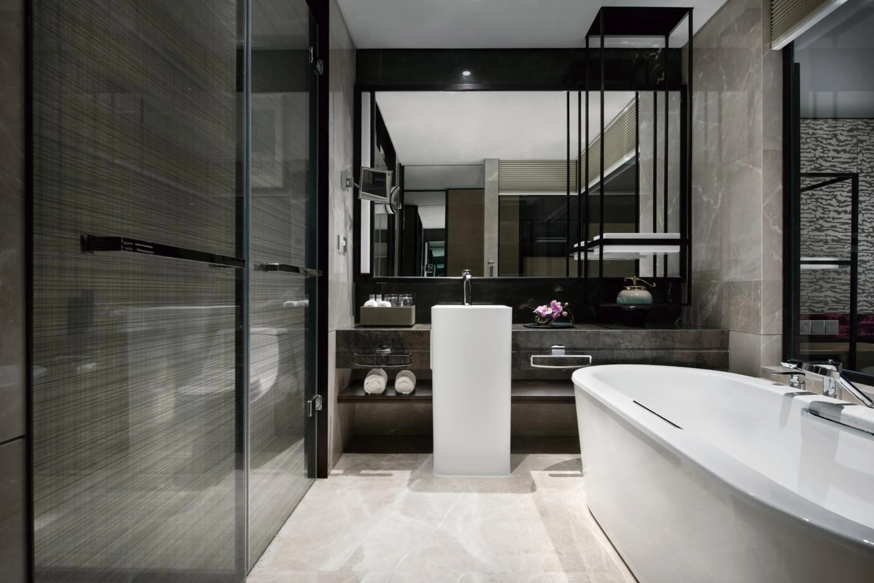 Photo of the whole room in Crowne Plaza Baoji City Center by IHG