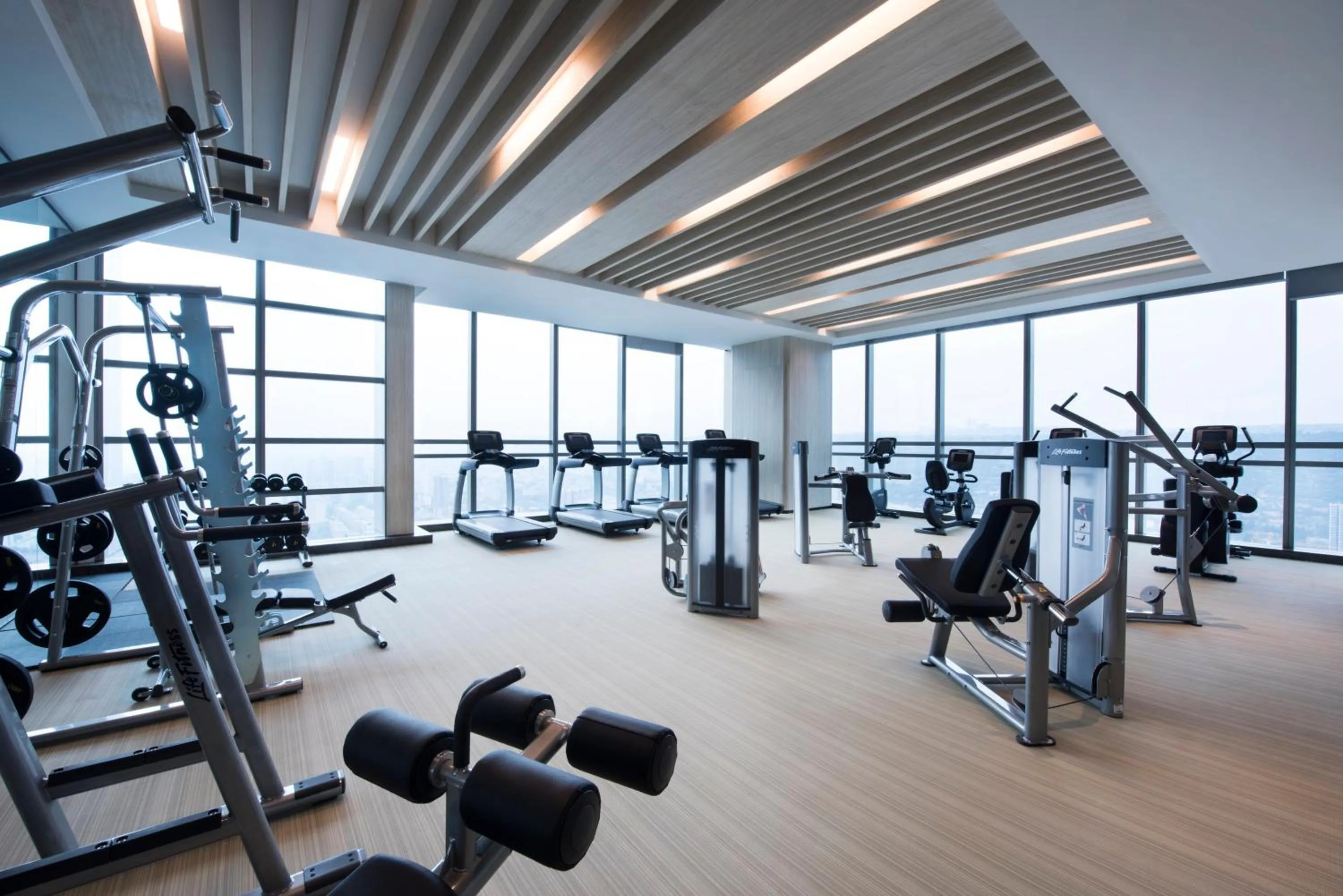 Fitness centre/facilities in Crowne Plaza Baoji City Center by IHG