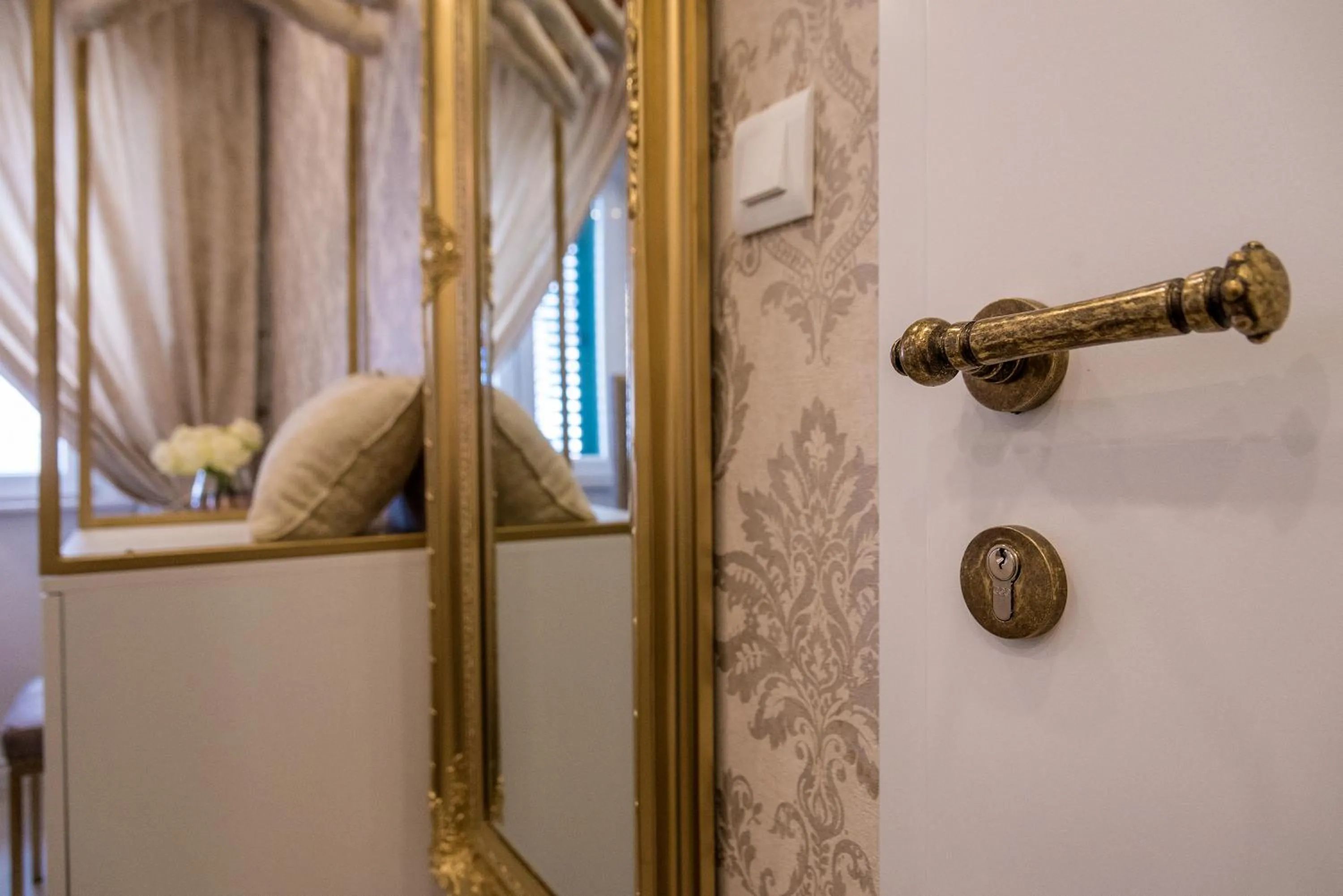 Decorative detail in Jupiter Lux Rooms