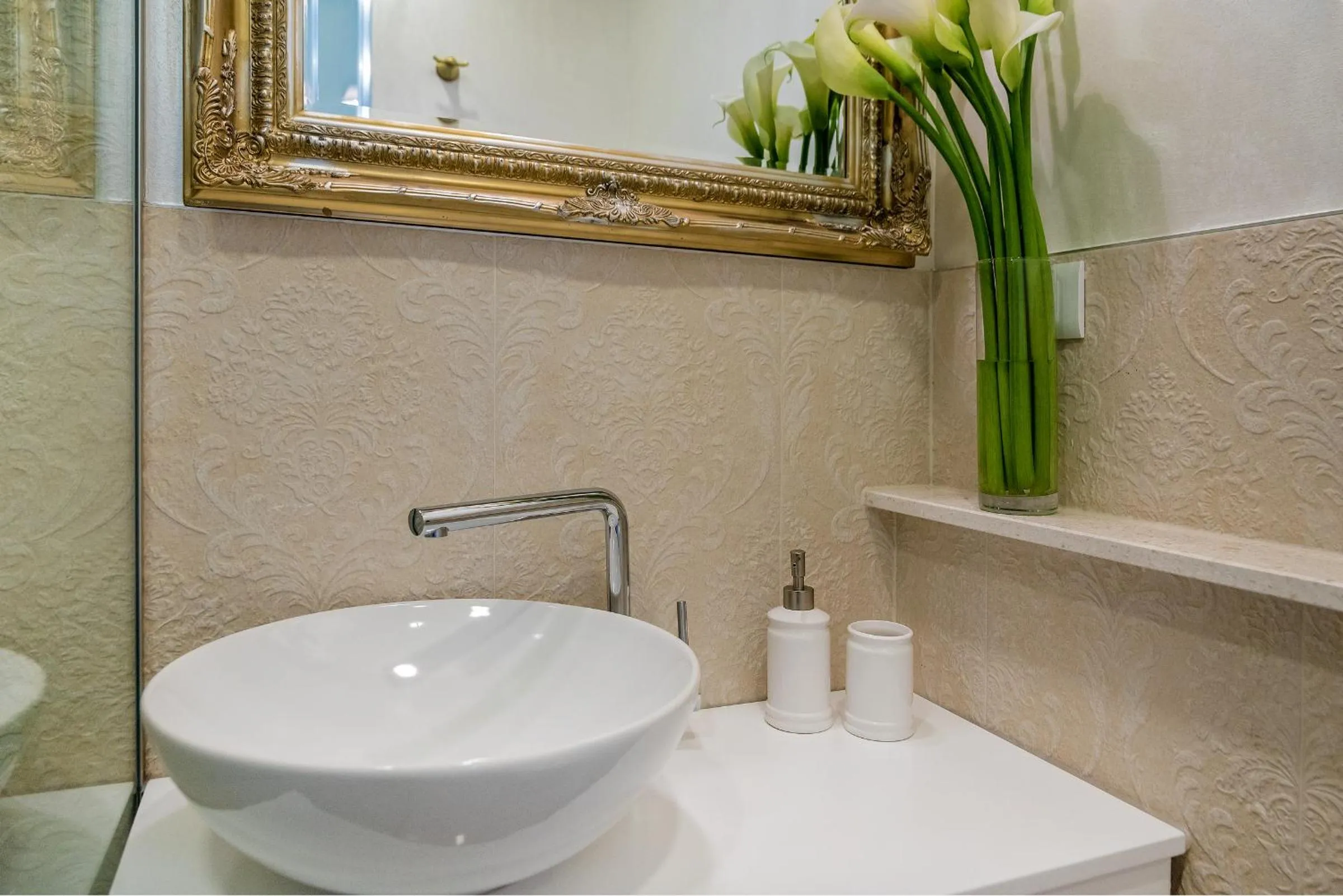 Bathroom in Jupiter Lux Rooms