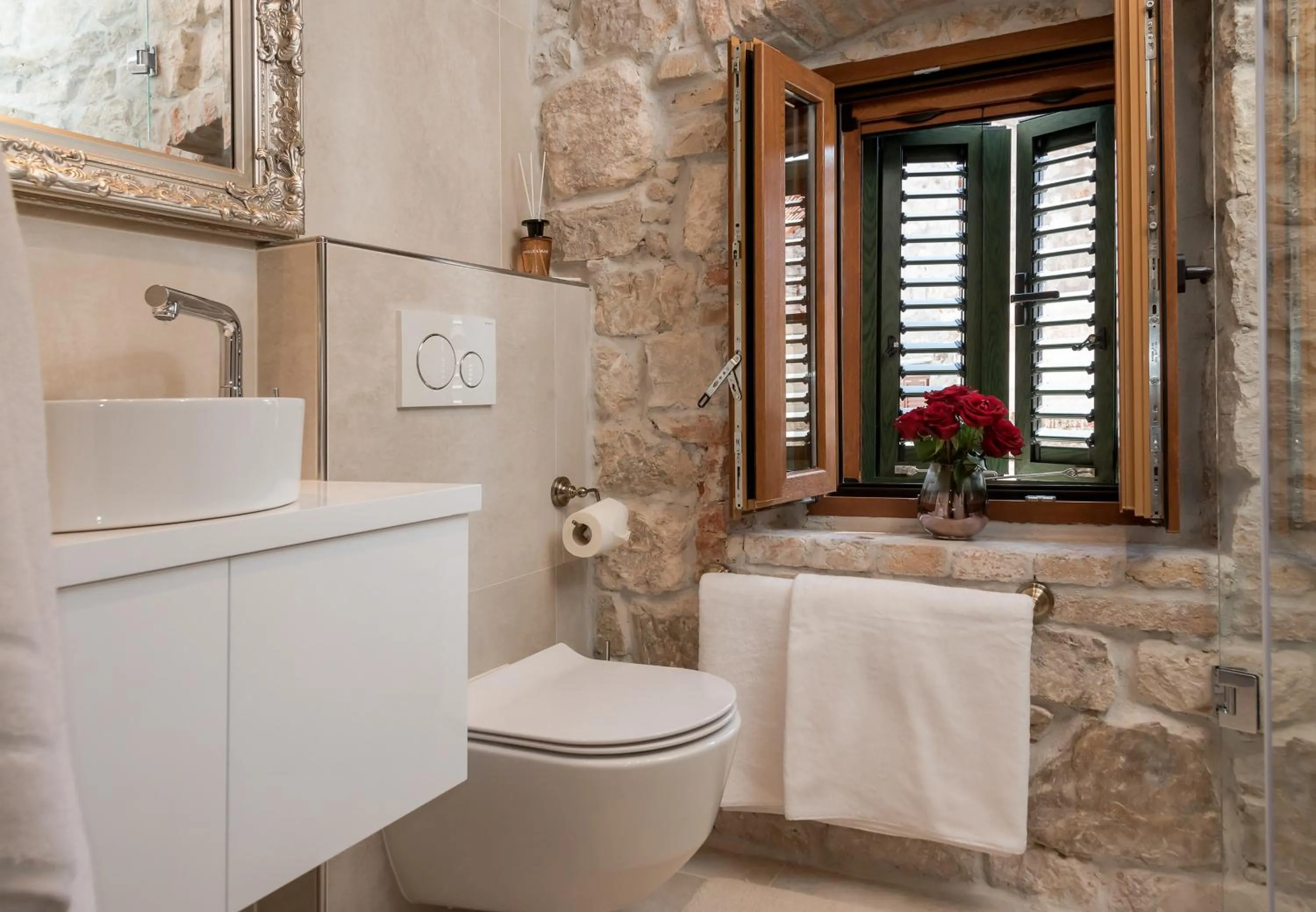 Bathroom in Jupiter Lux Rooms