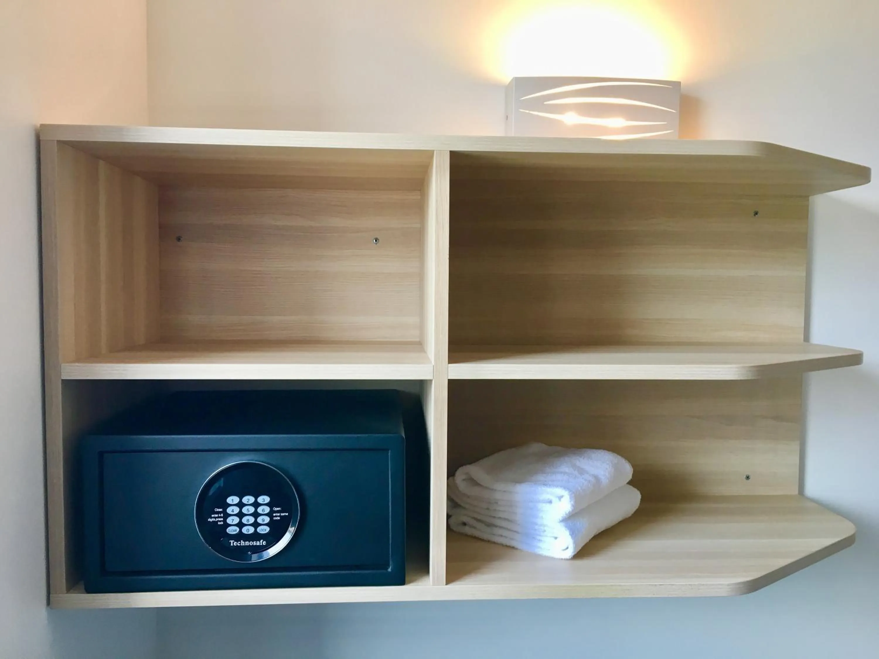 Photo of the whole room in Brit Hotel Martigues Nord