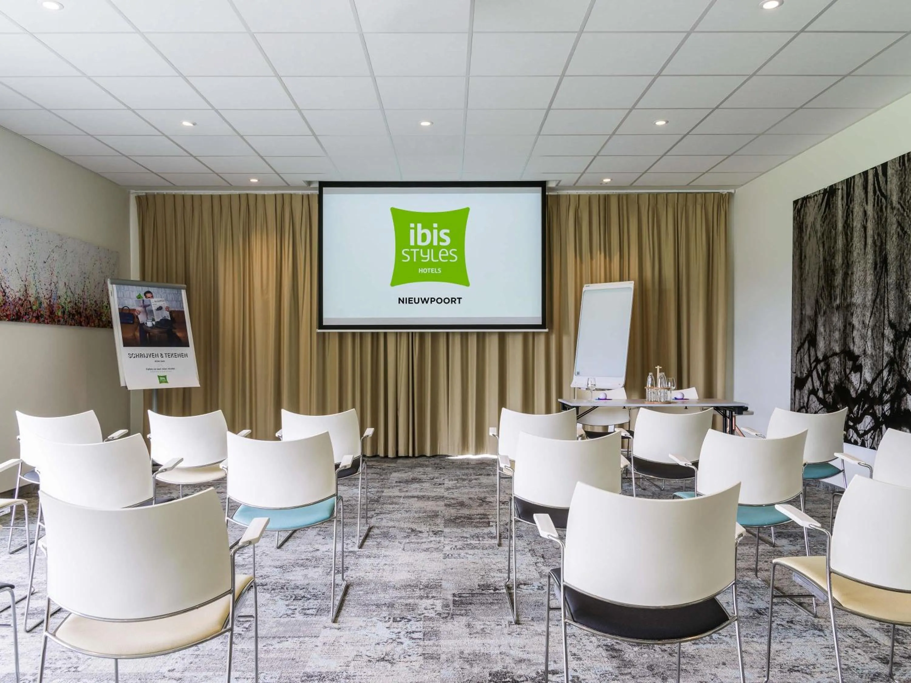 Meeting/conference room in ibis Styles Nieuwpoort
