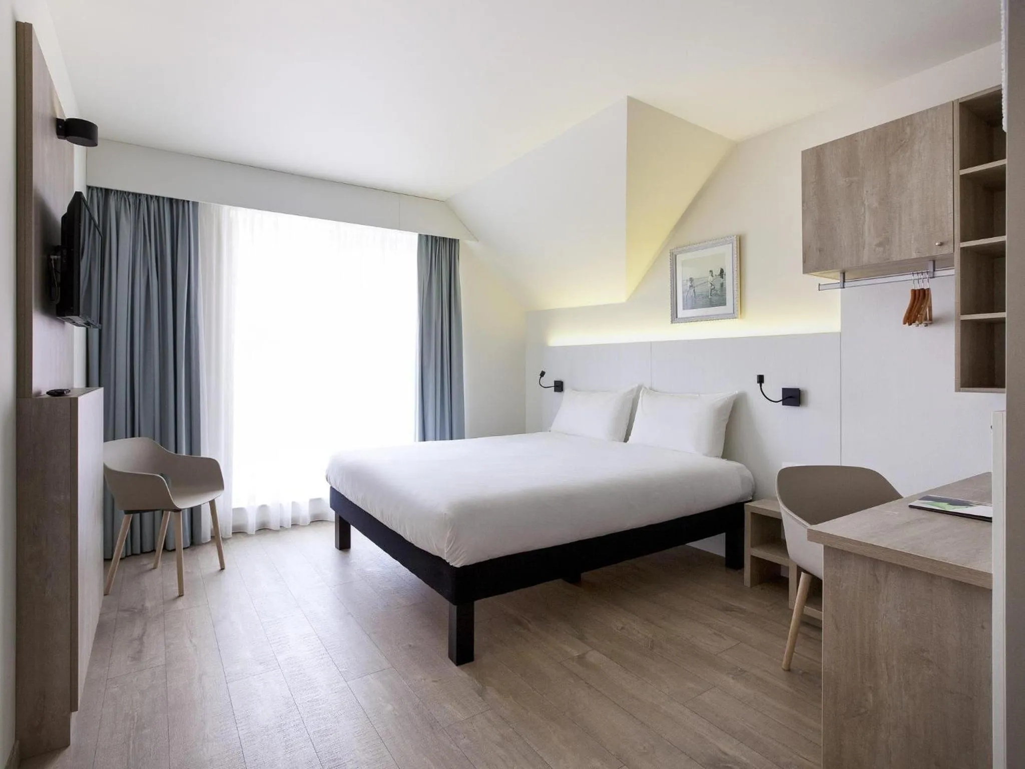 Bedroom, Bed in ibis Styles Nieuwpoort