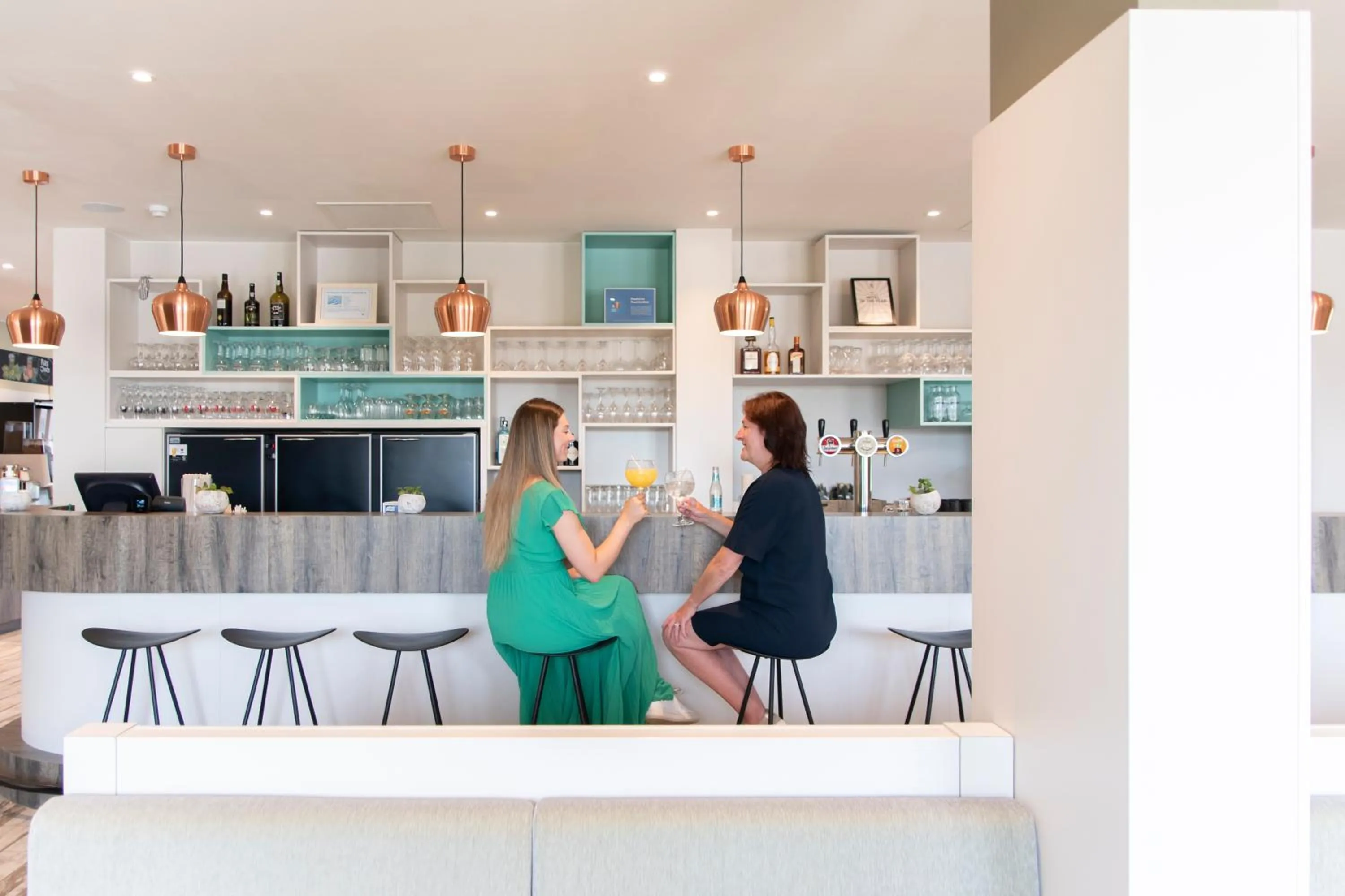 Lounge or bar in ibis Styles Nieuwpoort