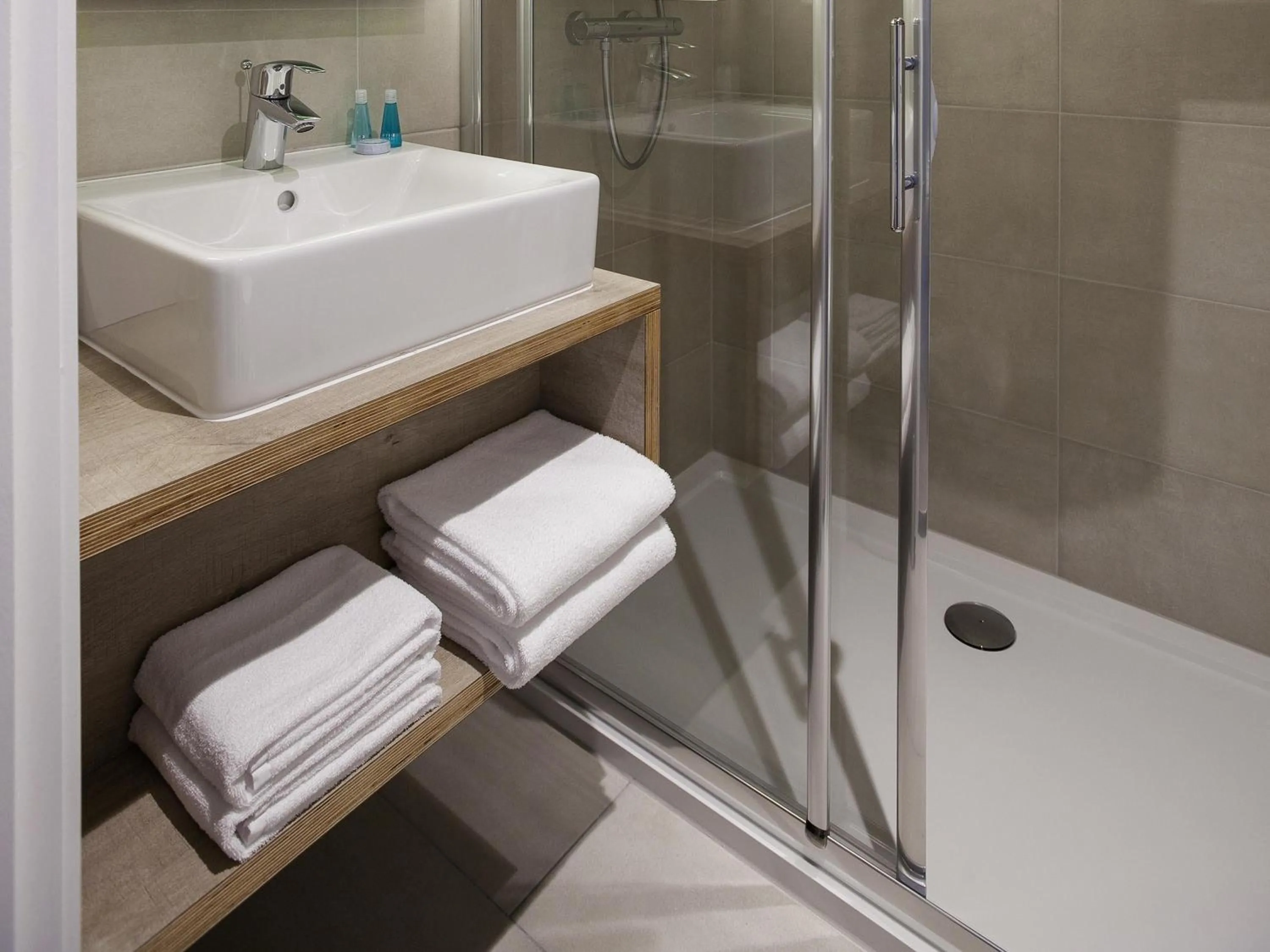 Bedroom in ibis Styles Nieuwpoort