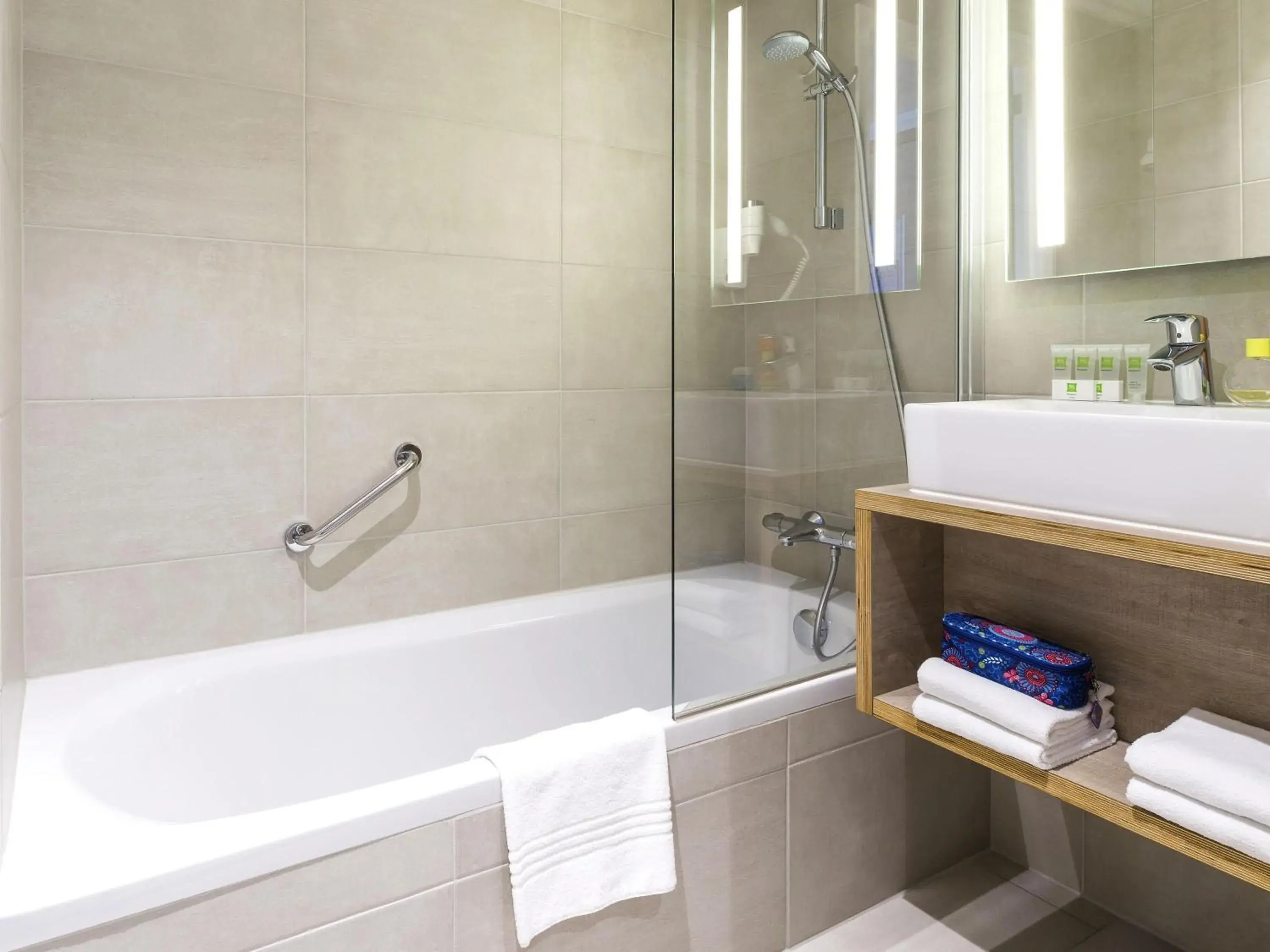 Luxury Double Room in ibis Styles Nieuwpoort Luxury Double Room in ibis Styles Nieuwpoort