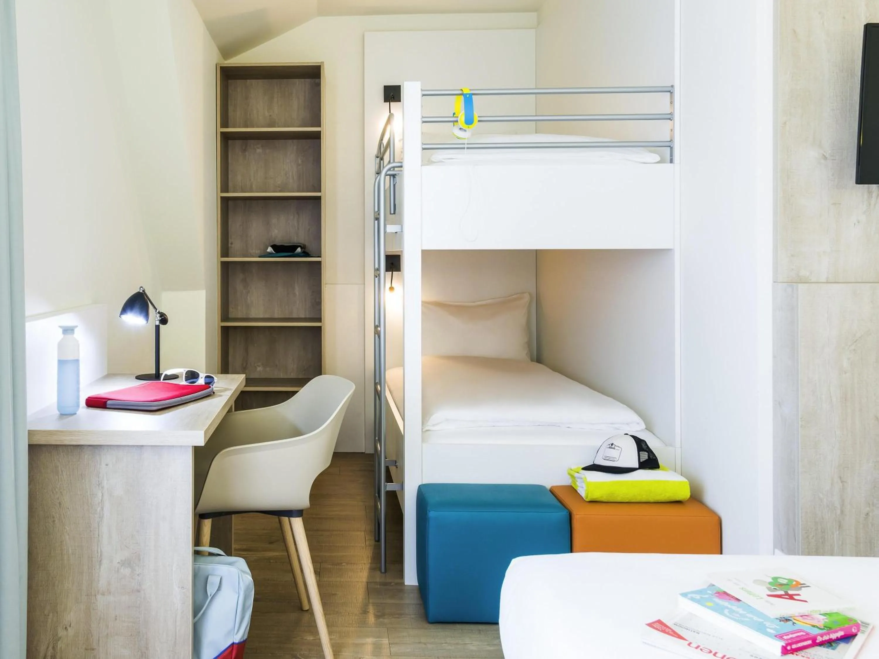 Bedroom, Bed in ibis Styles Nieuwpoort