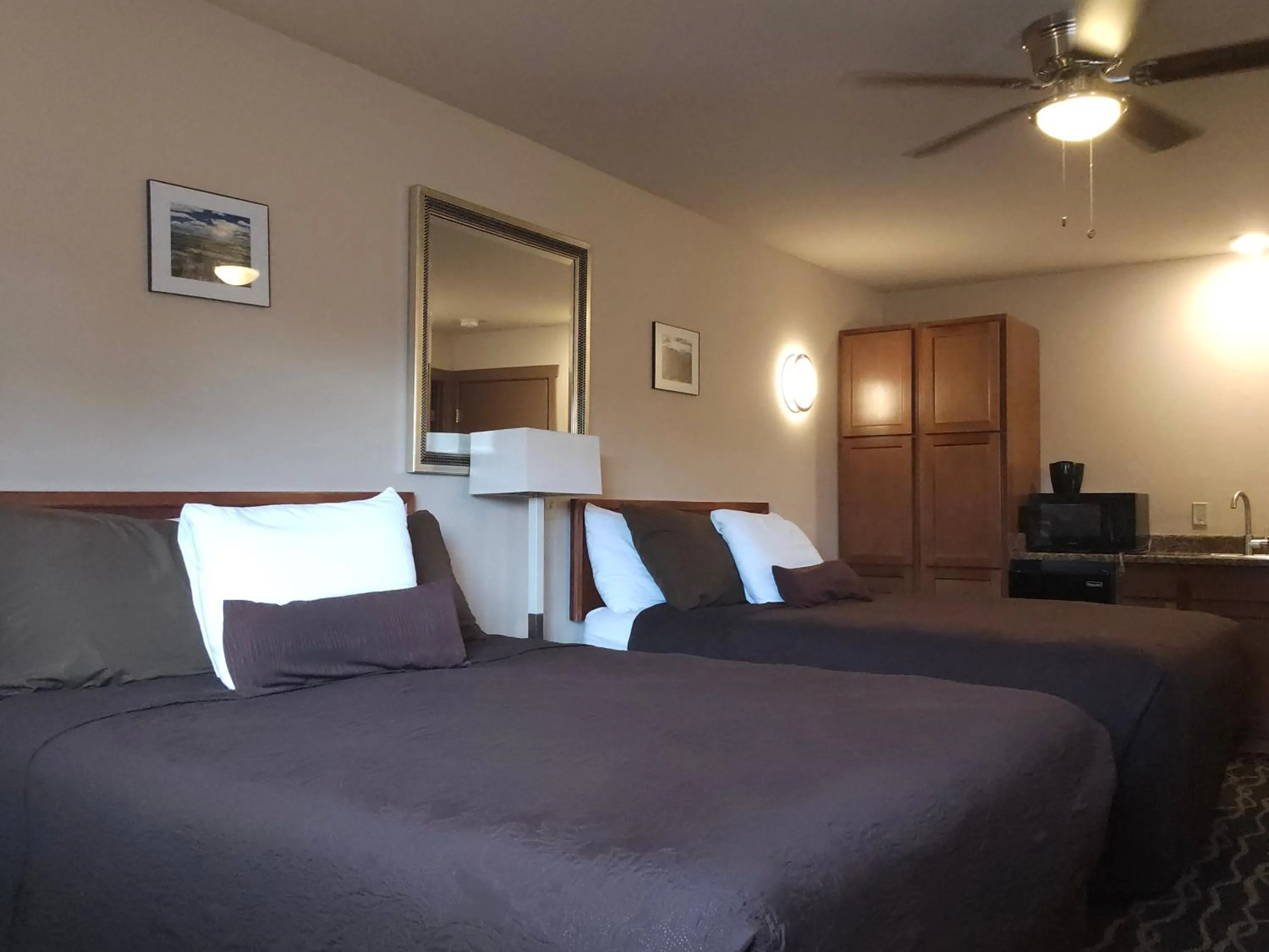 Bed in The Sunset Inn