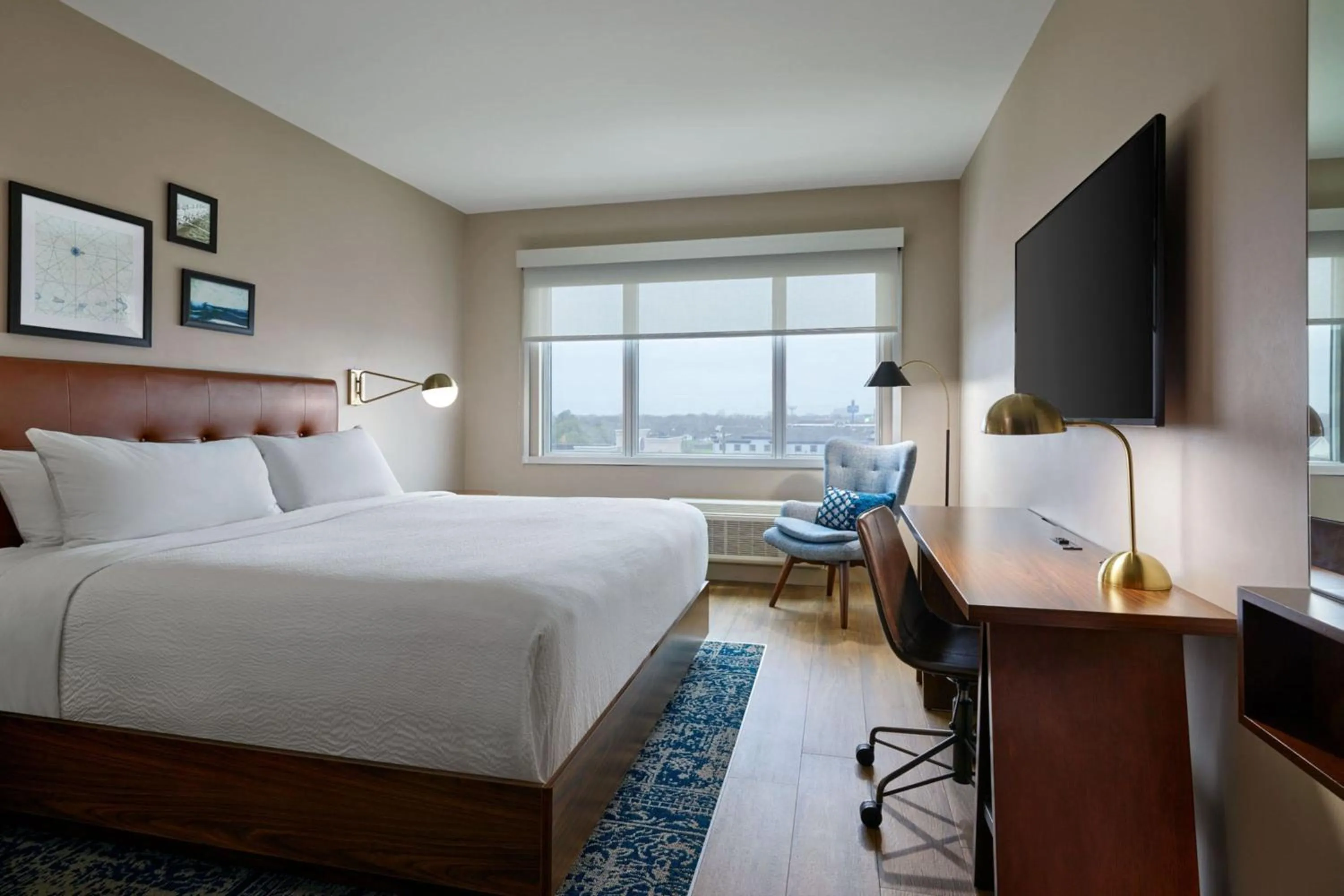 Photo of the whole room, Bed in Four Points by Sheraton Houston Intercontinental Airport