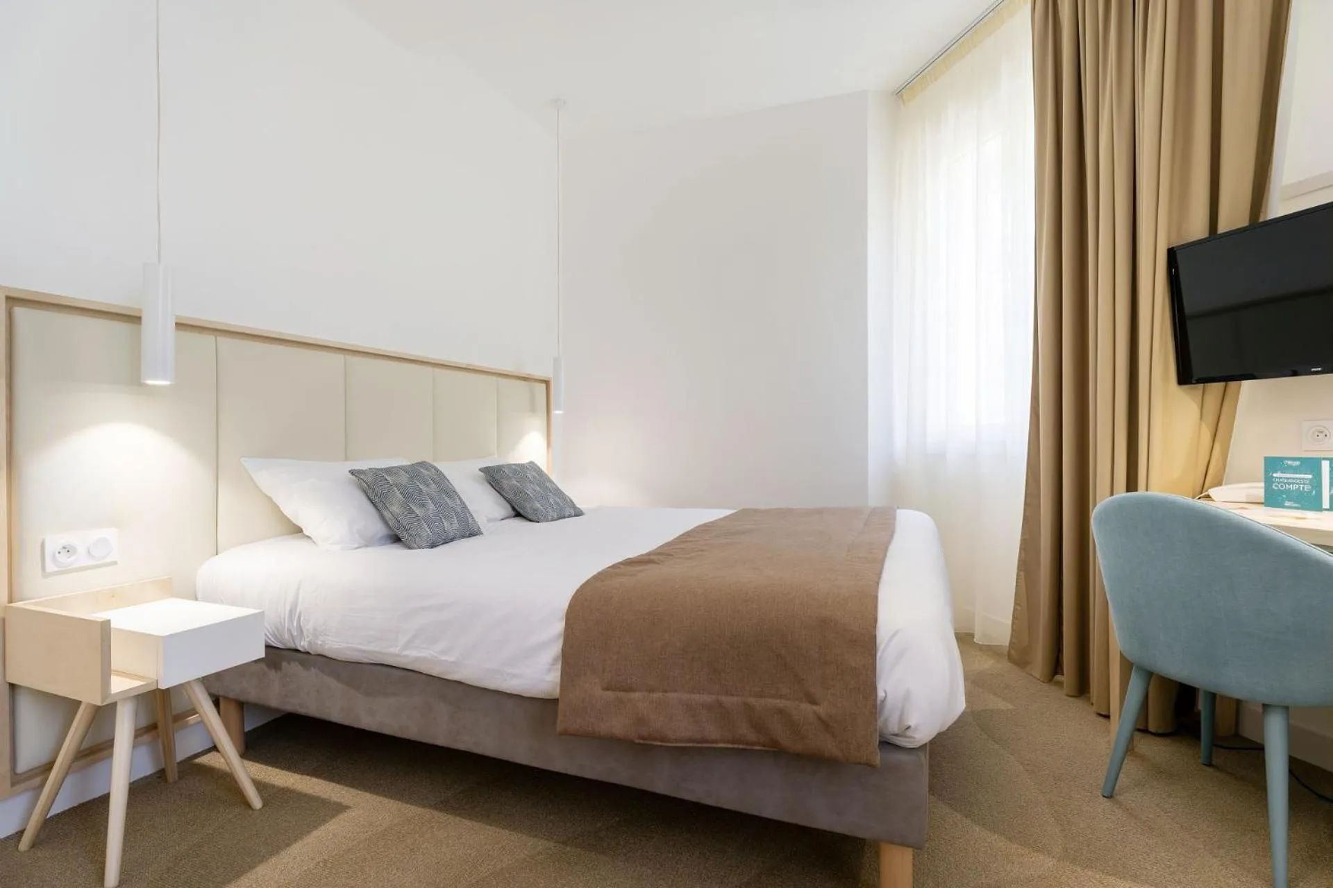 Photo of the whole room, Bed in Hôtel Miléade Les Pléïades La Baule