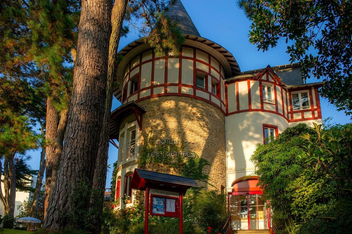Property building in Hôtel Miléade Les Pléïades La Baule