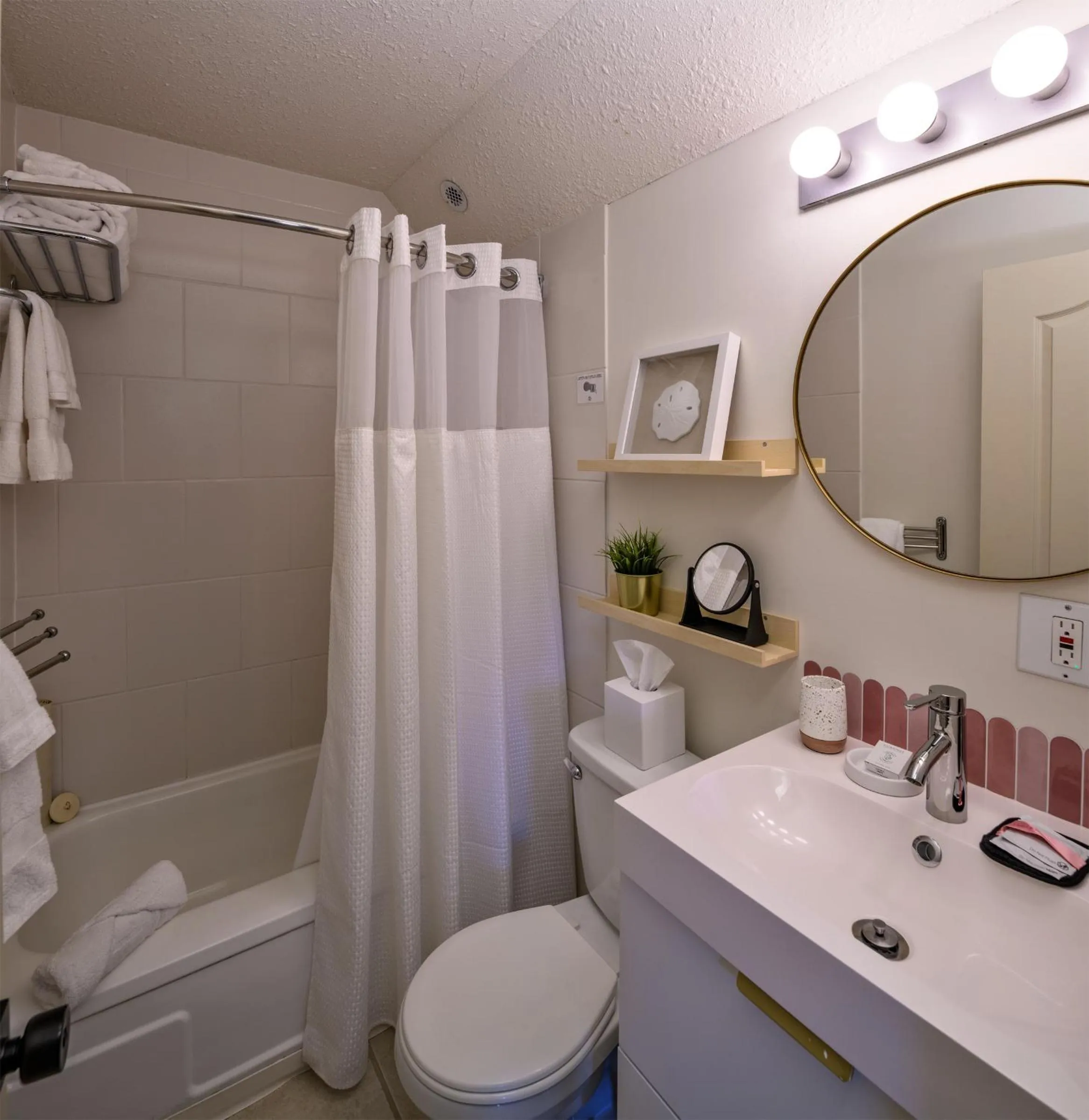 Shower in Lakeside Villa & Nordic Spa