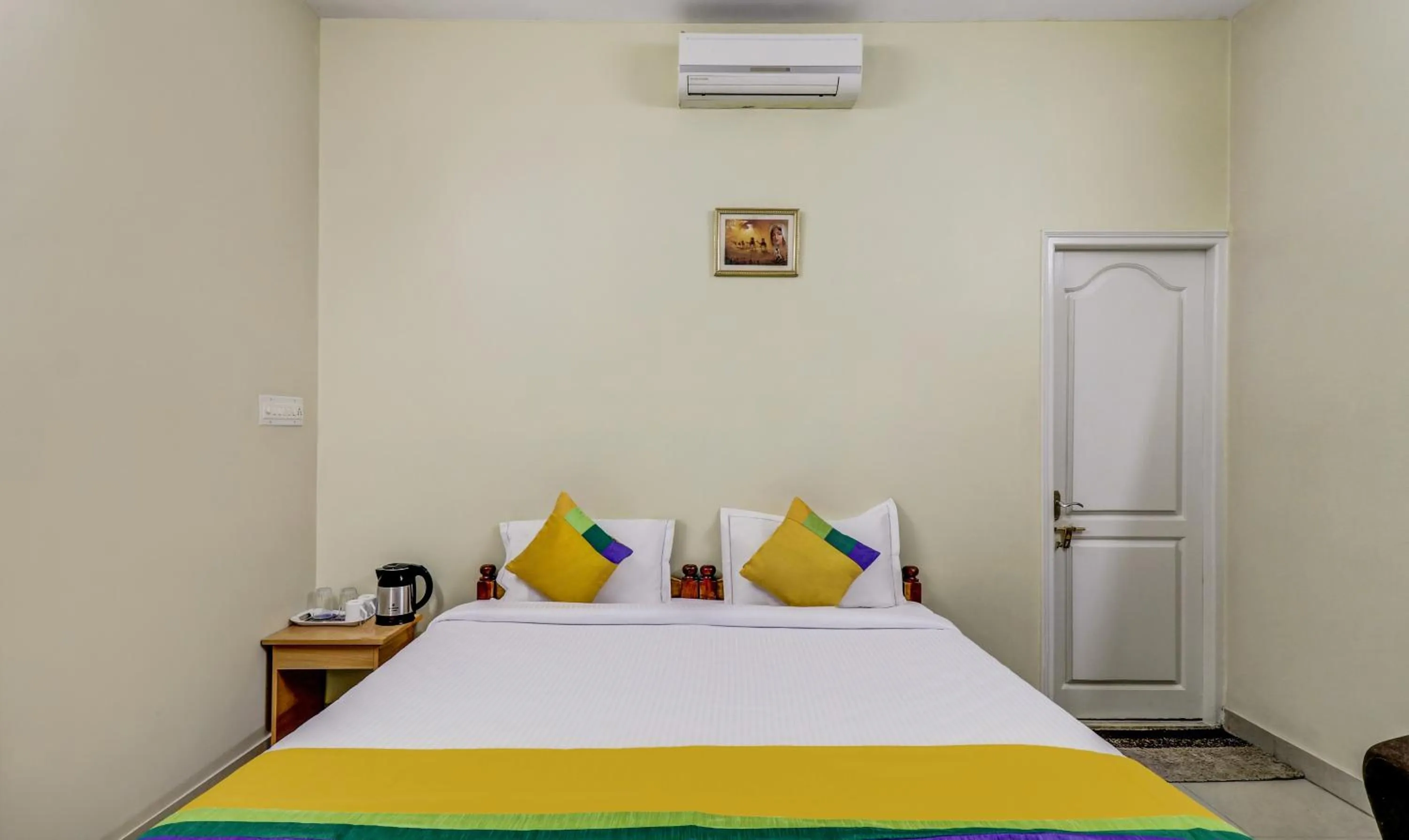 Bed in Itsy Hotels Shree Comforts
