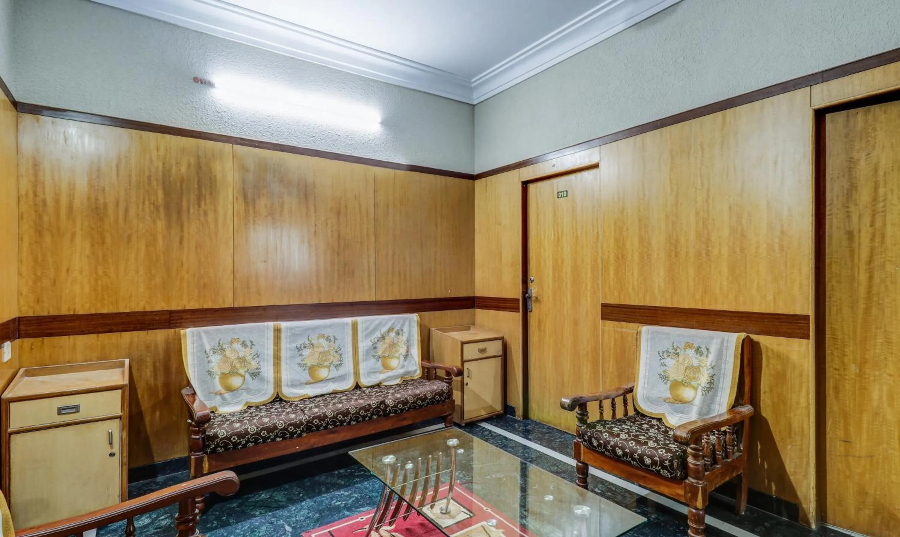 Seating area in Itsy Hotels Shree Comforts