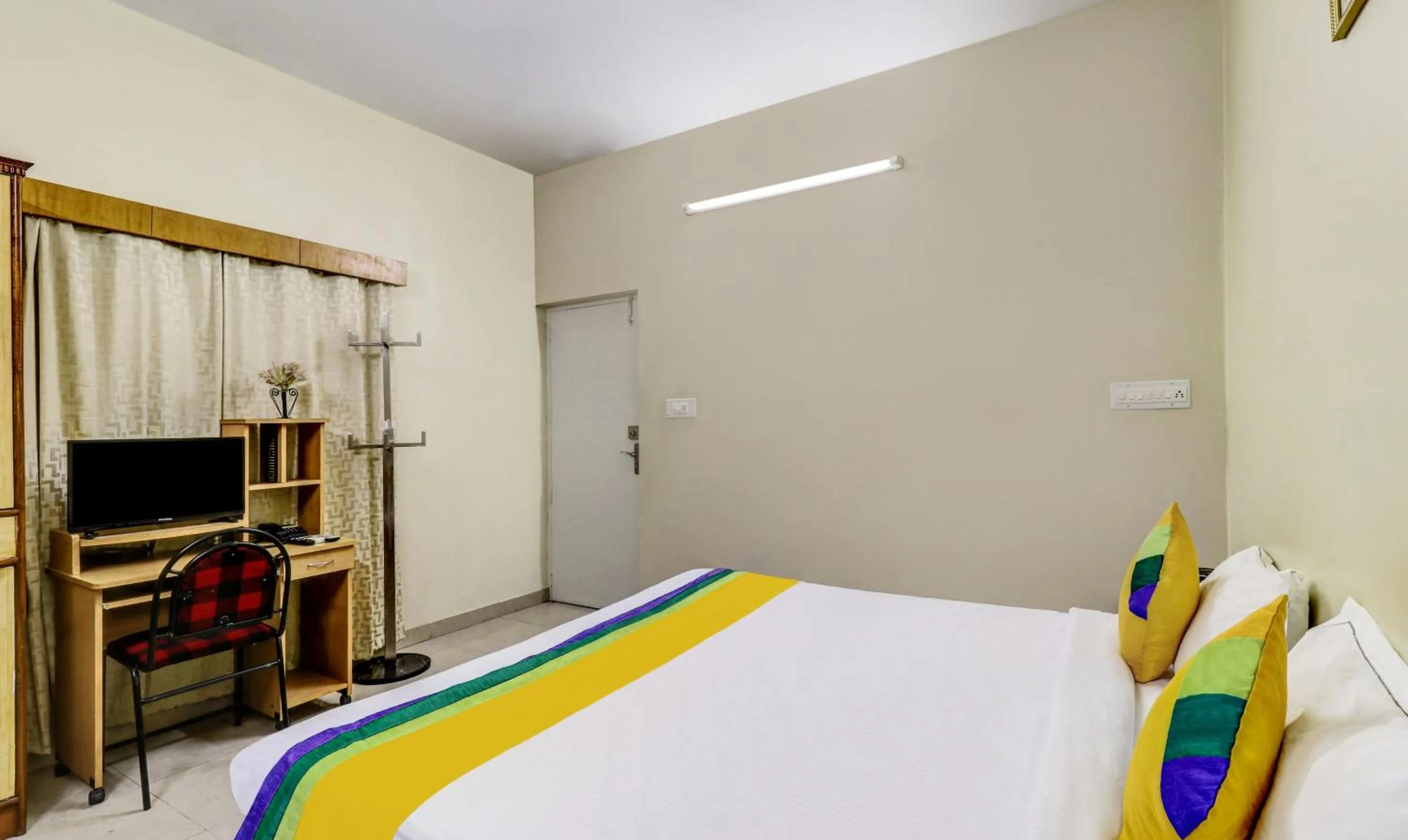 Bed in Itsy Hotels Shree Comforts