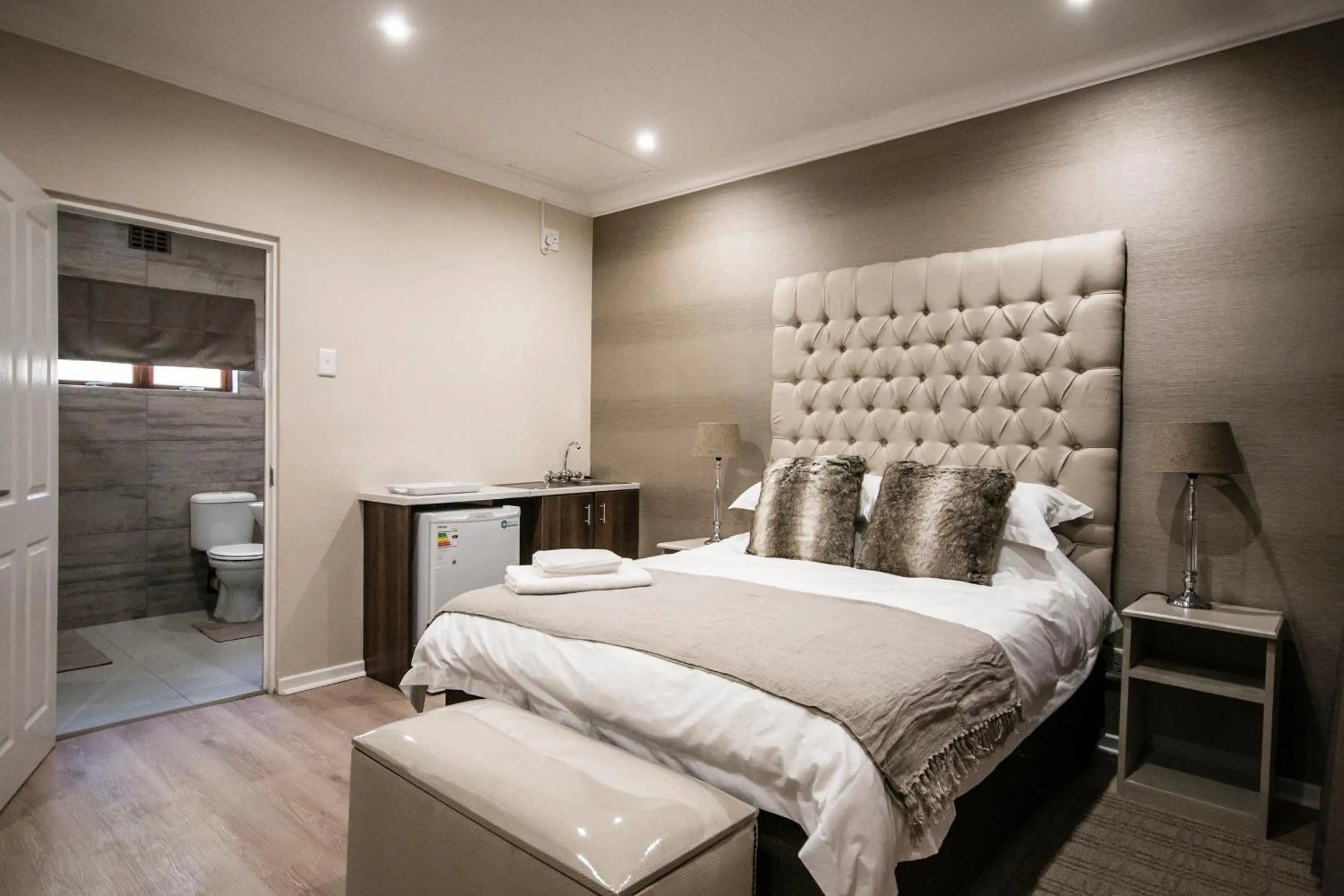 Bedroom, Bed in The Royal Guest House