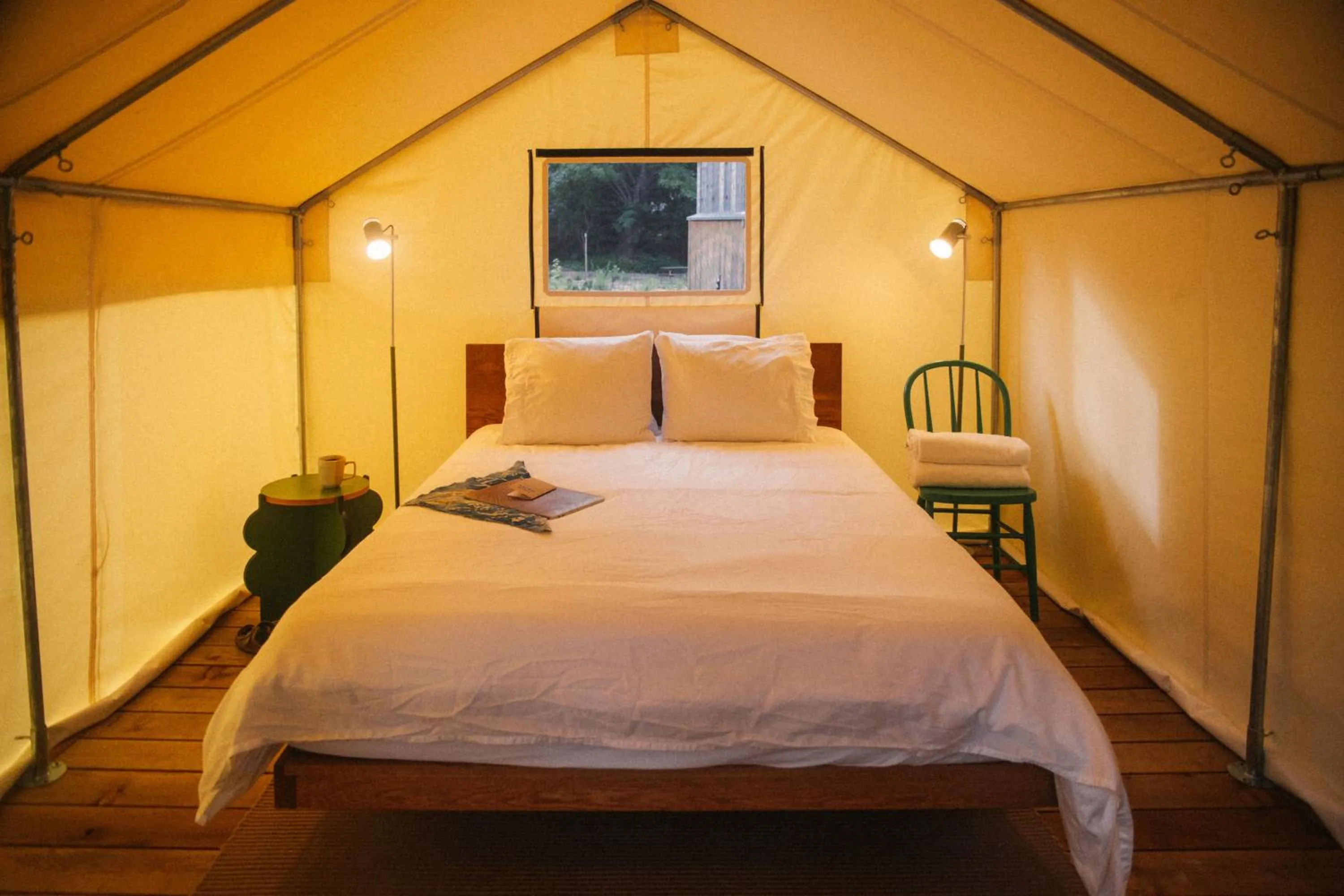 Bed in Johnson's Beach Cabins and Campground