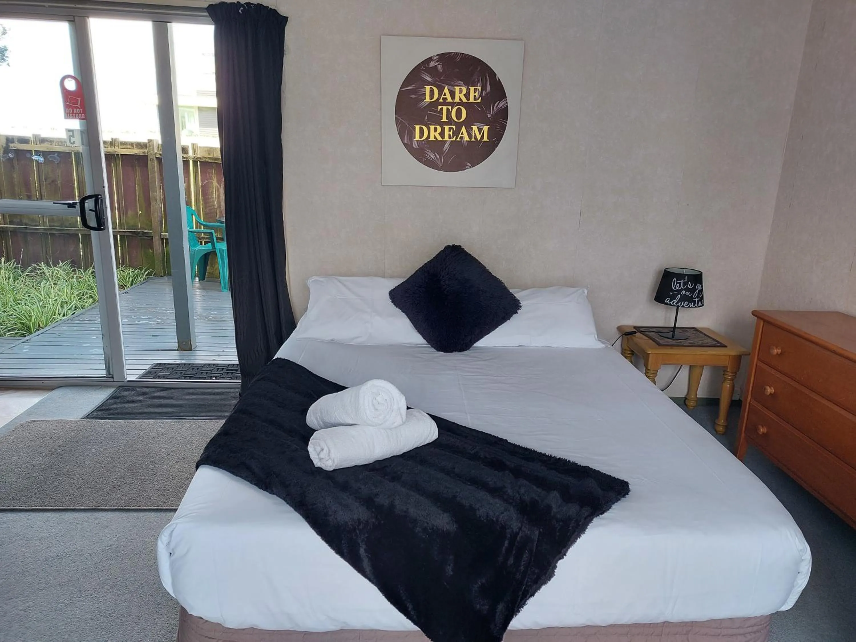 Bed in Edgewater Motel