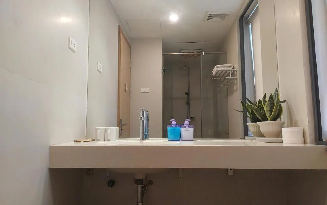 Quiet Hoang Quoc Viet Hotel & apartment