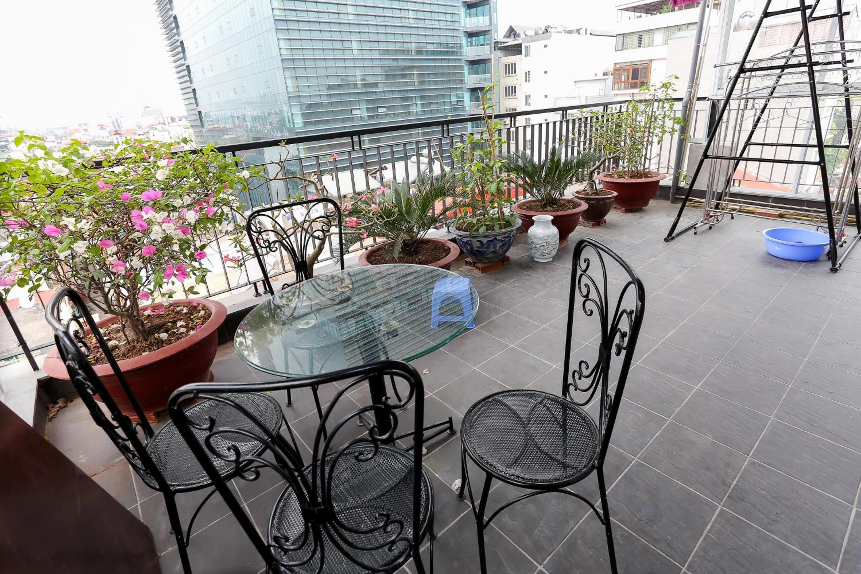 Nearby landmark in Quiet Hoang Quoc Viet Hotel & apartment