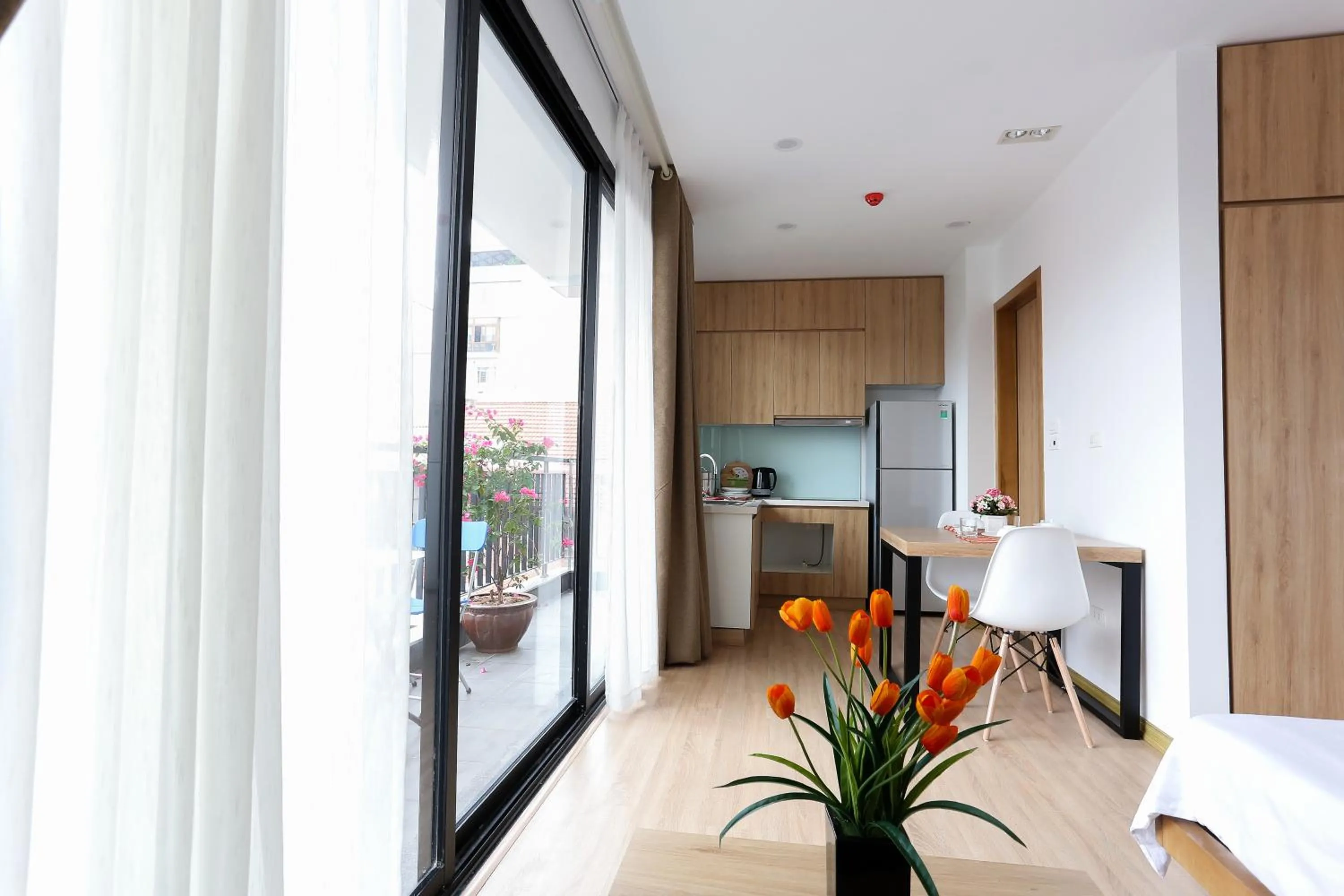 Kitchen or kitchenette in Quiet Hoang Quoc Viet Hotel & apartment