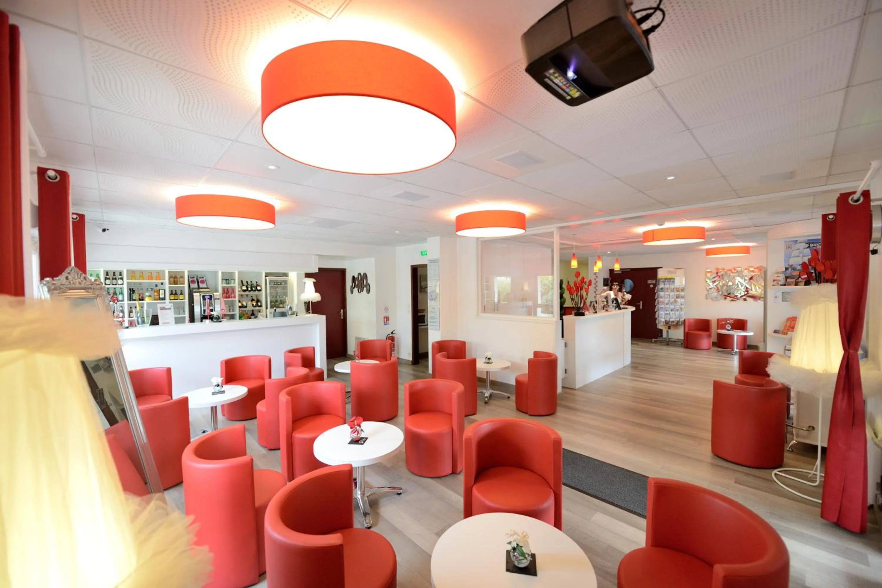 Lounge or bar, Lounge/Bar in The Originals City, Hotel Loval, Brest (Inter-Hotel)