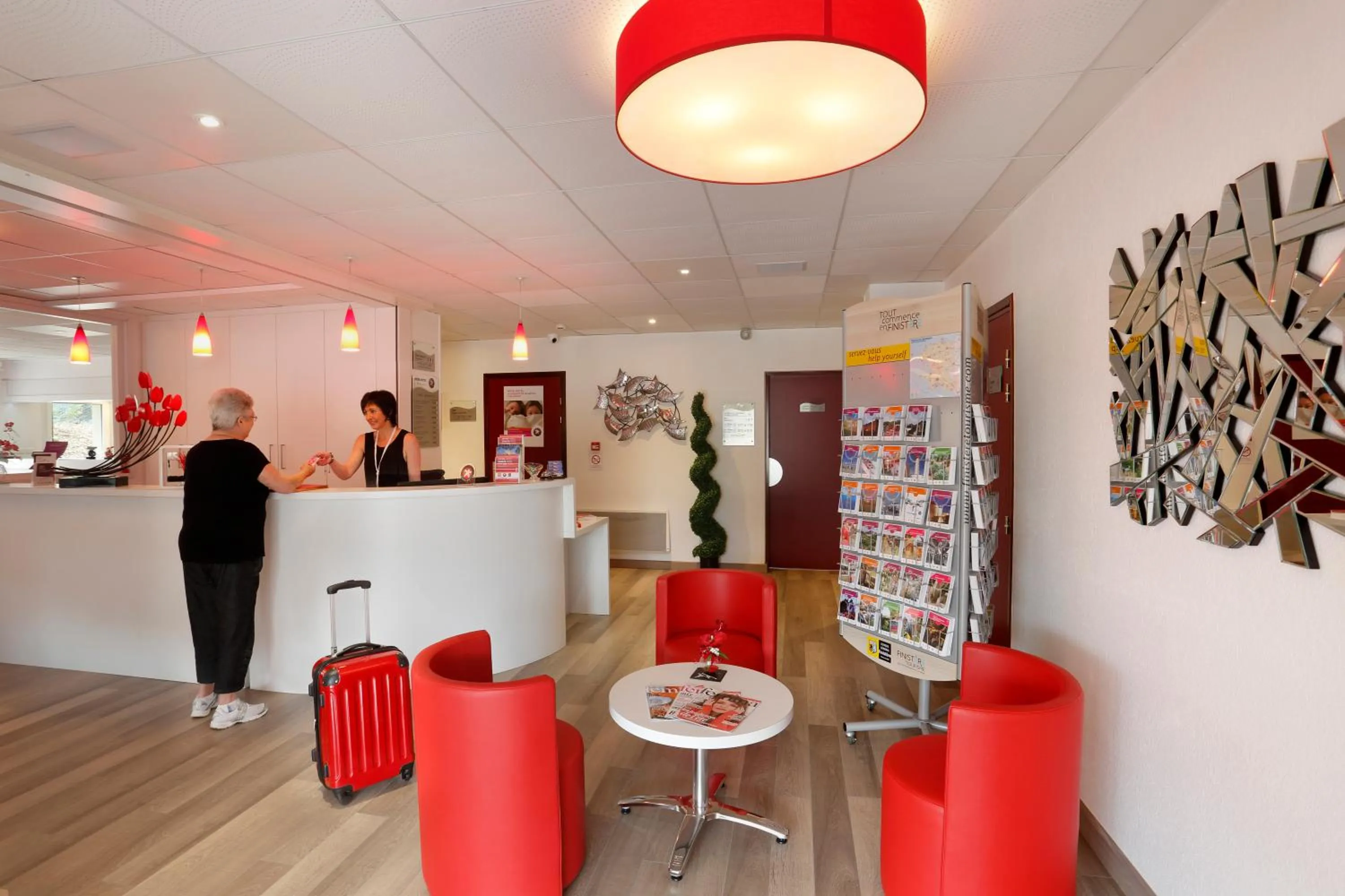 Lobby or reception in The Originals City, Hotel Loval, Brest (Inter-Hotel)