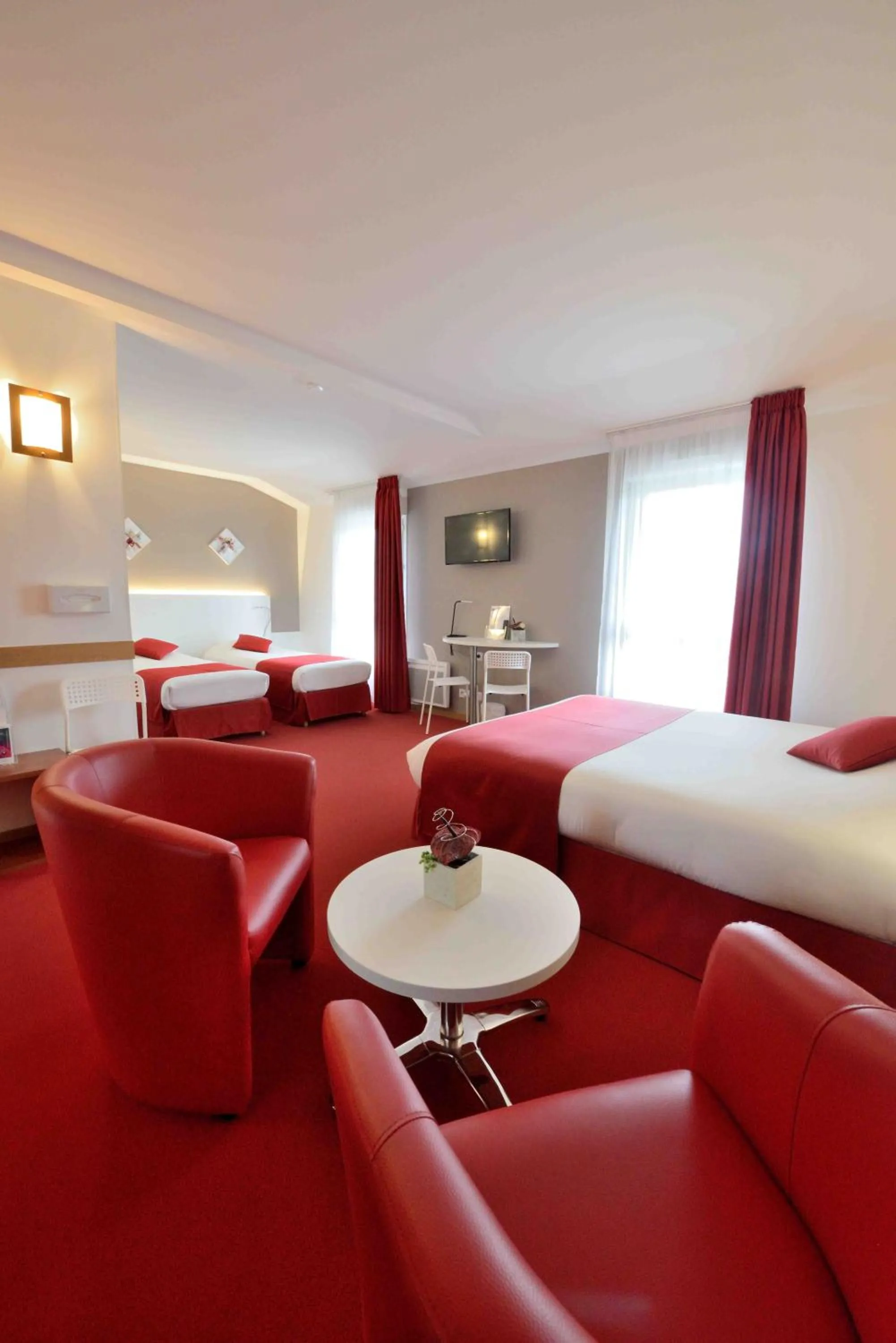Bedroom, Seating Area in The Originals City, Hotel Loval, Brest (Inter-Hotel)