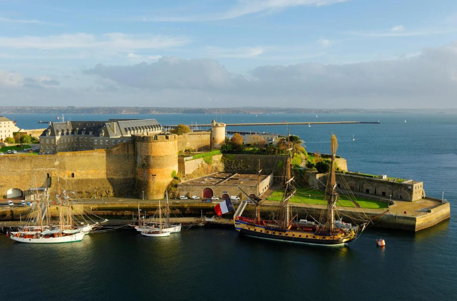Nearby landmark in The Originals City, Hotel Loval, Brest (Inter-Hotel)